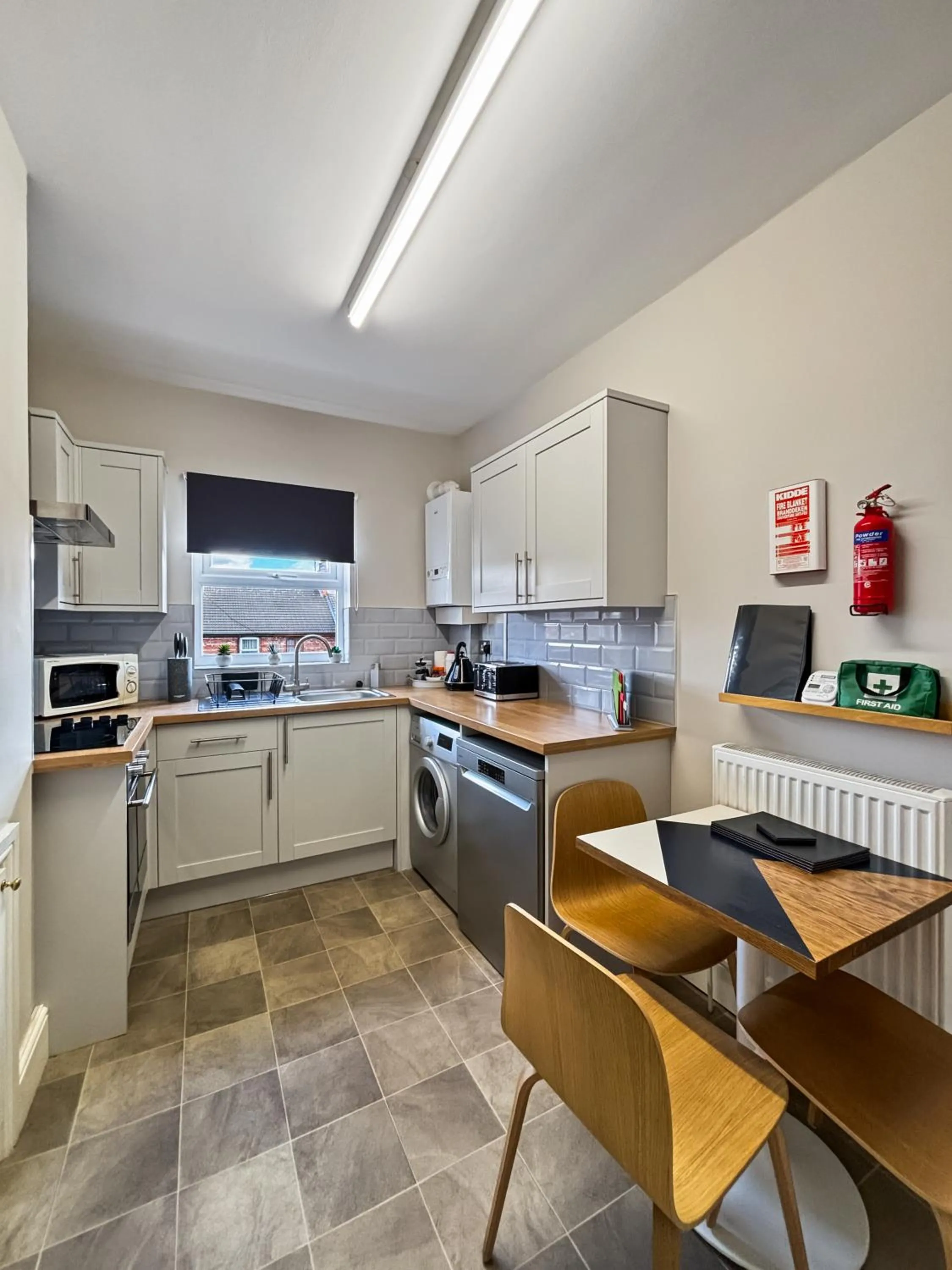 Amaya Five - Newly renovated - Very spacious - Sleeps 6 - Walking distance to town centre - Grantham - Free Gym Access