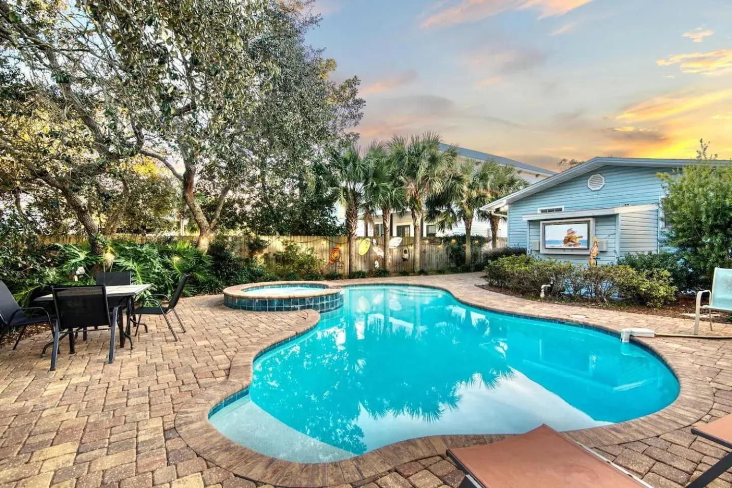Heated Pool & Spa, 4min Walk To Beach - Zula Life Heated Pool & Spa, 4min Walk To Beach - Zula Life