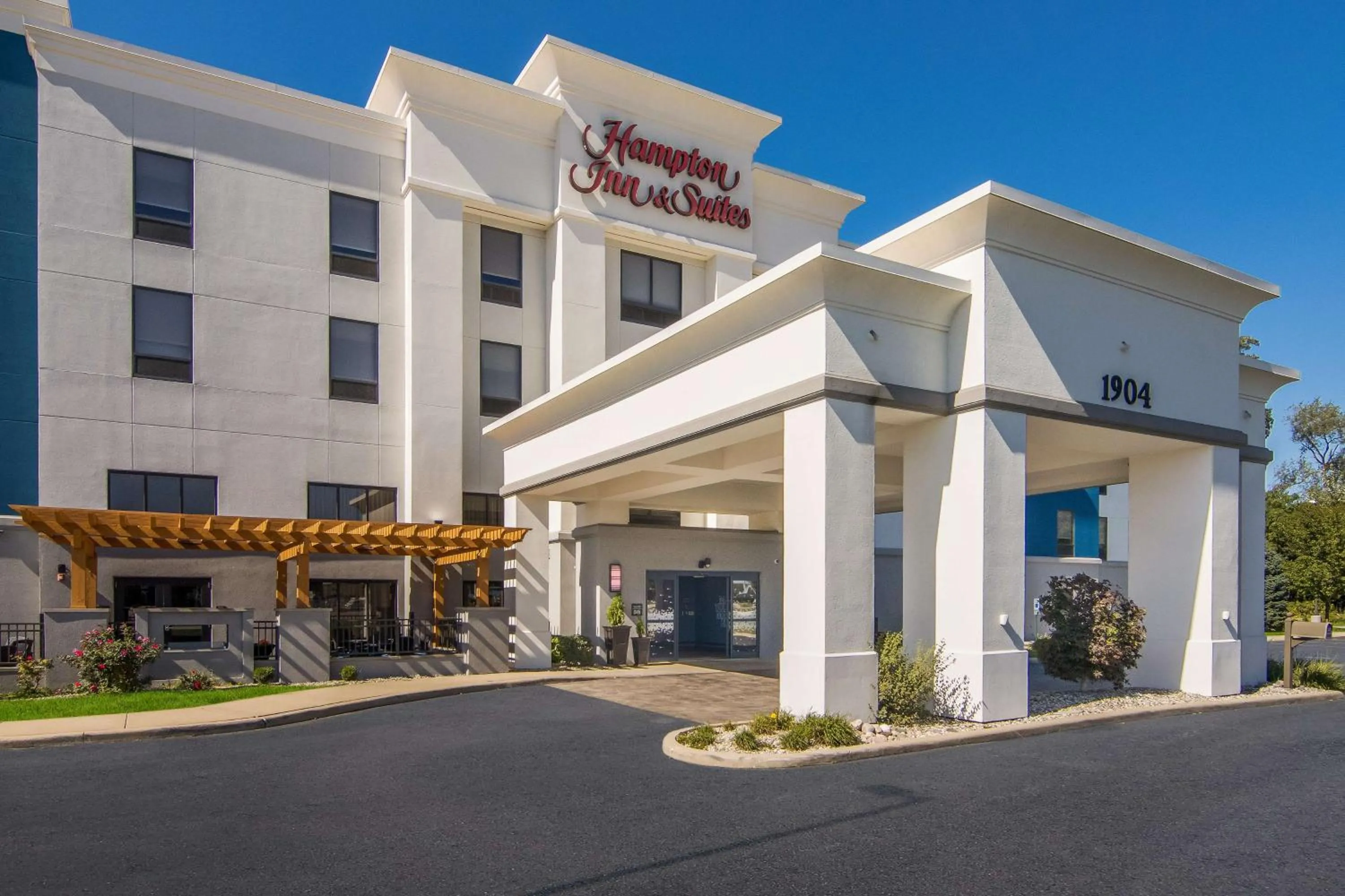 Property building in Hampton Inn & Suites Schererville