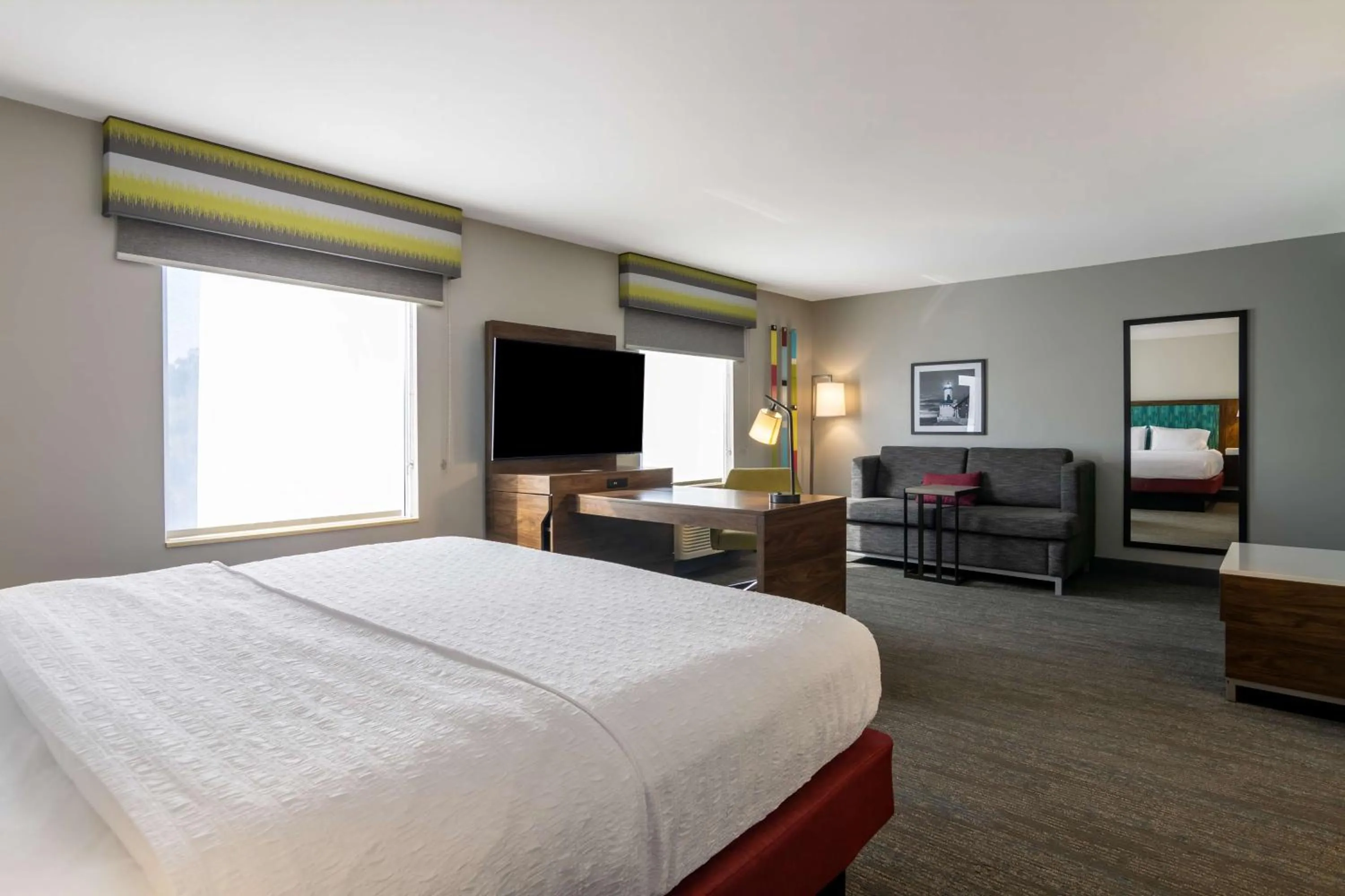Living room, Bed in Hampton Inn & Suites Schererville