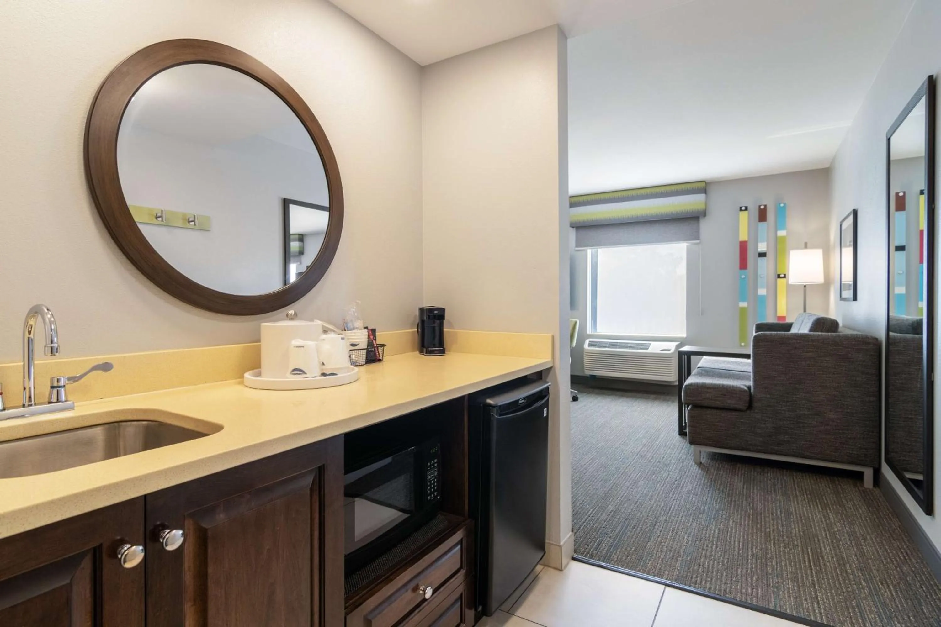 Kitchen or kitchenette in Hampton Inn & Suites Schererville
