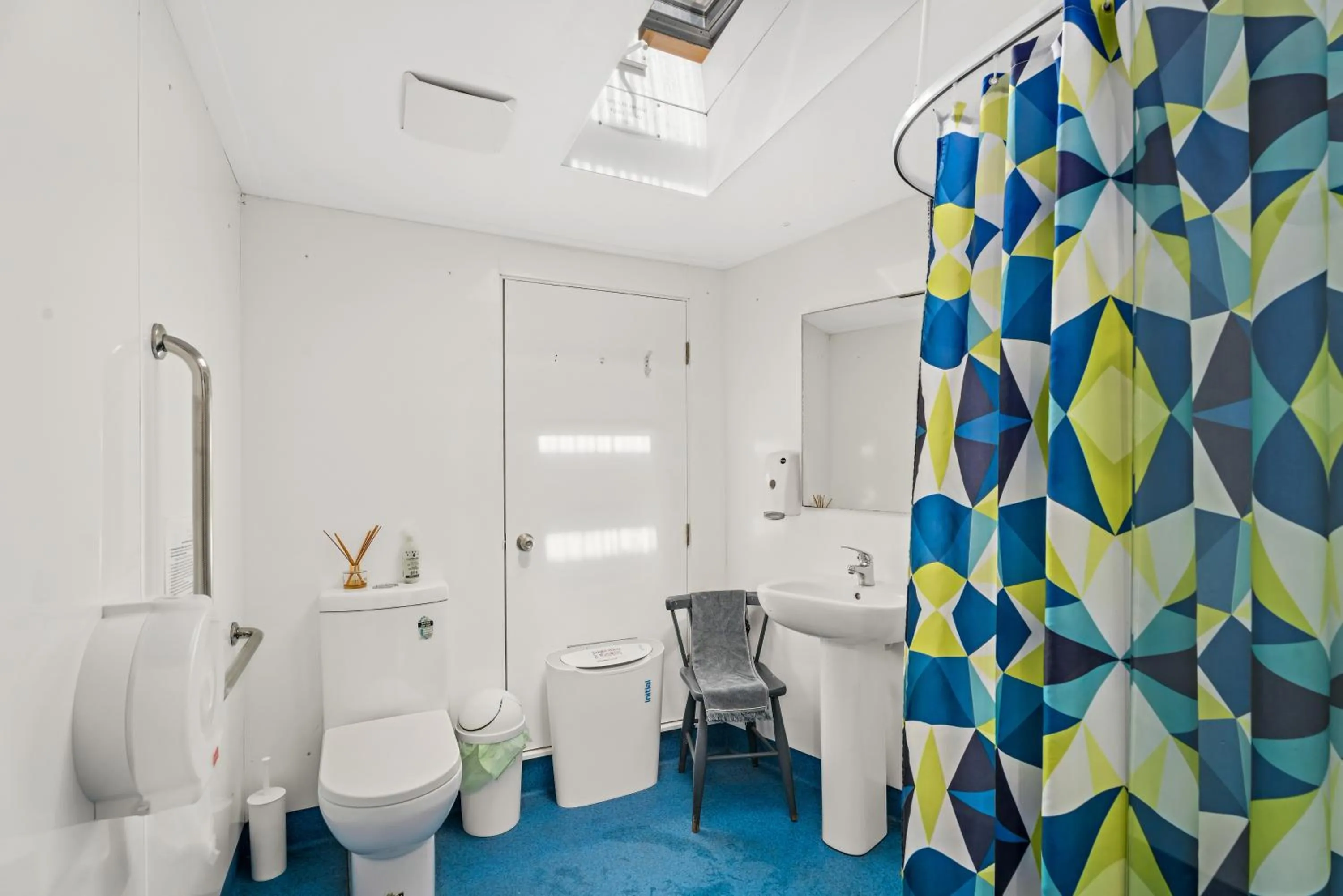 Shower in Mountain View Backpackers