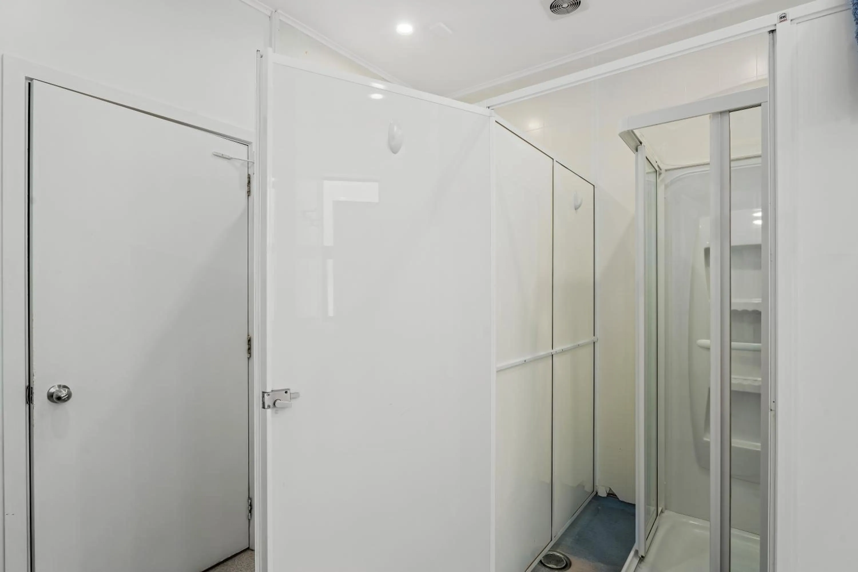 Shower in Mountain View Backpackers