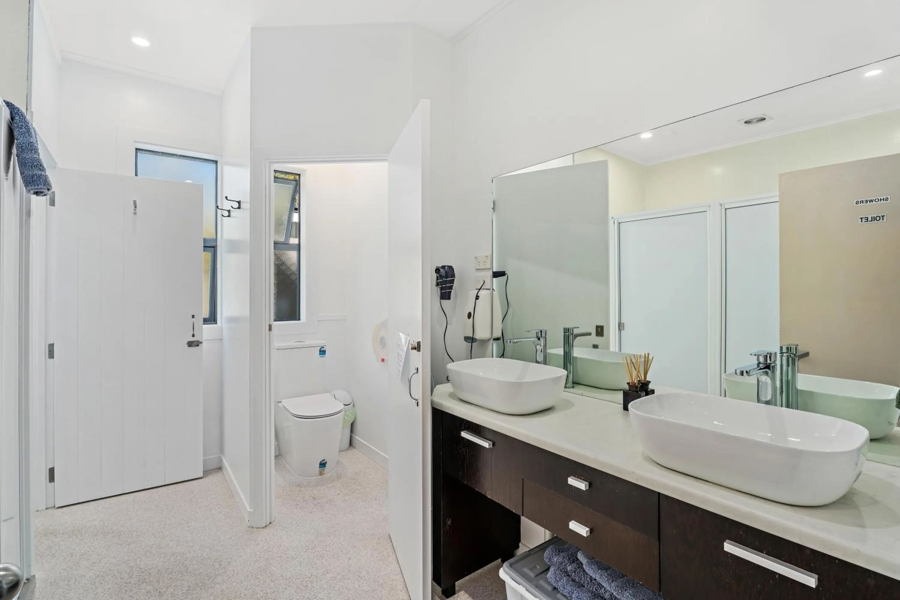 Shower in Mountain View Backpackers