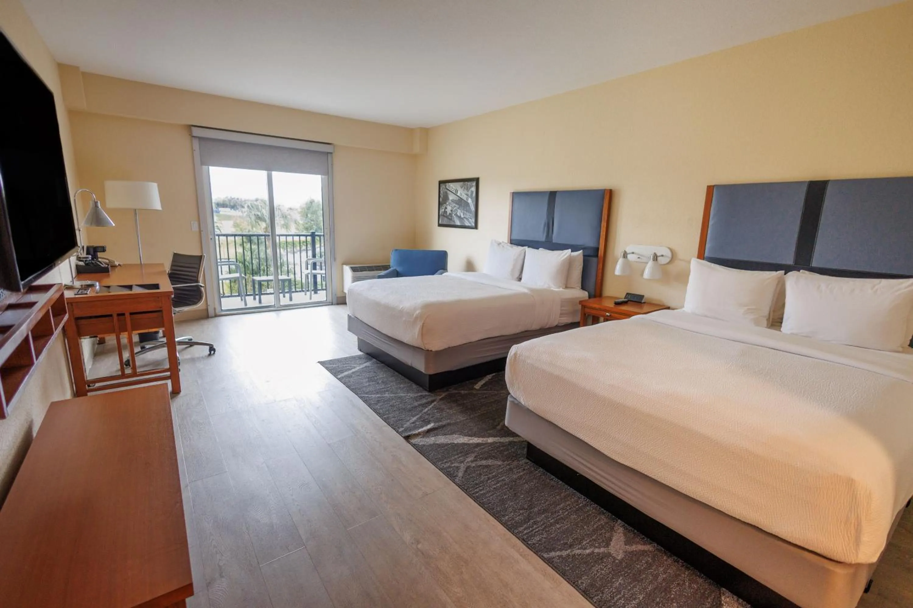 Bed in SEVEN Sebring Raceway Hotel