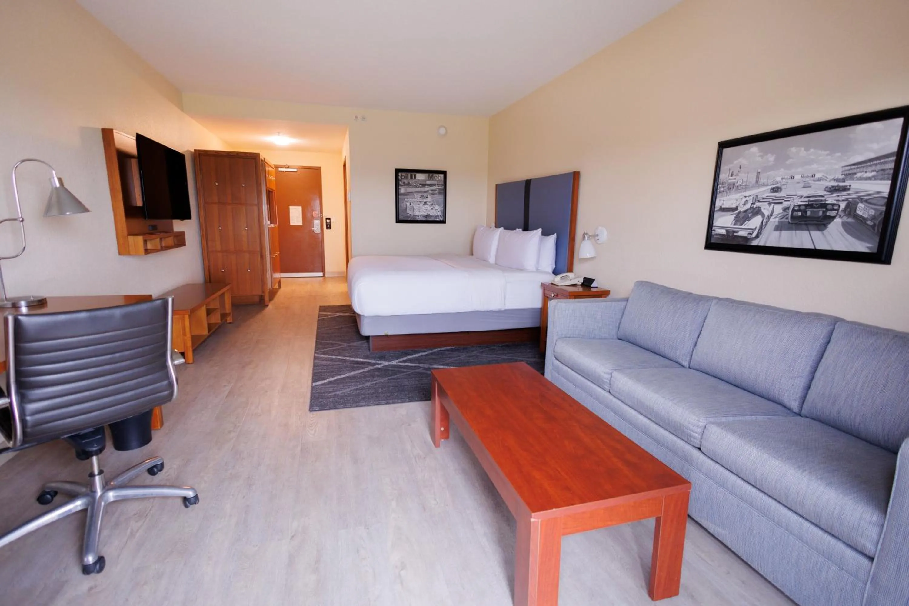 Bed in SEVEN Sebring Raceway Hotel