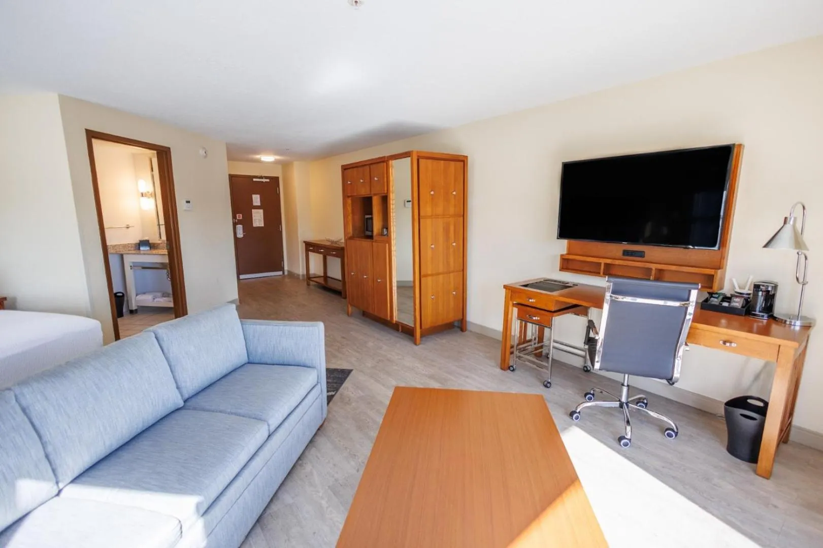 Photo of the whole room in SEVEN Sebring Raceway Hotel