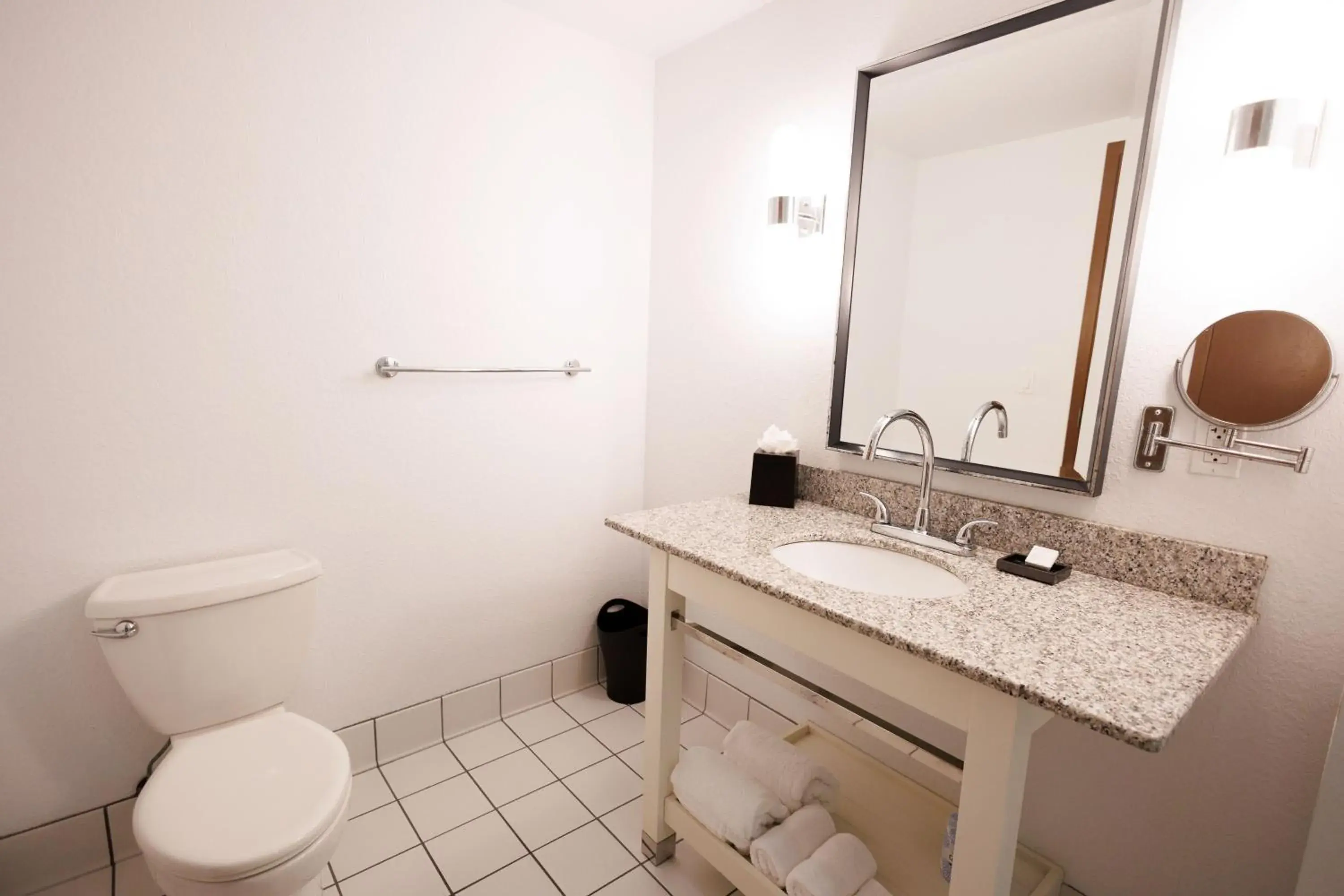 Bathroom in SEVEN Sebring Raceway Hotel Bathroom in SEVEN Sebring Raceway Hotel