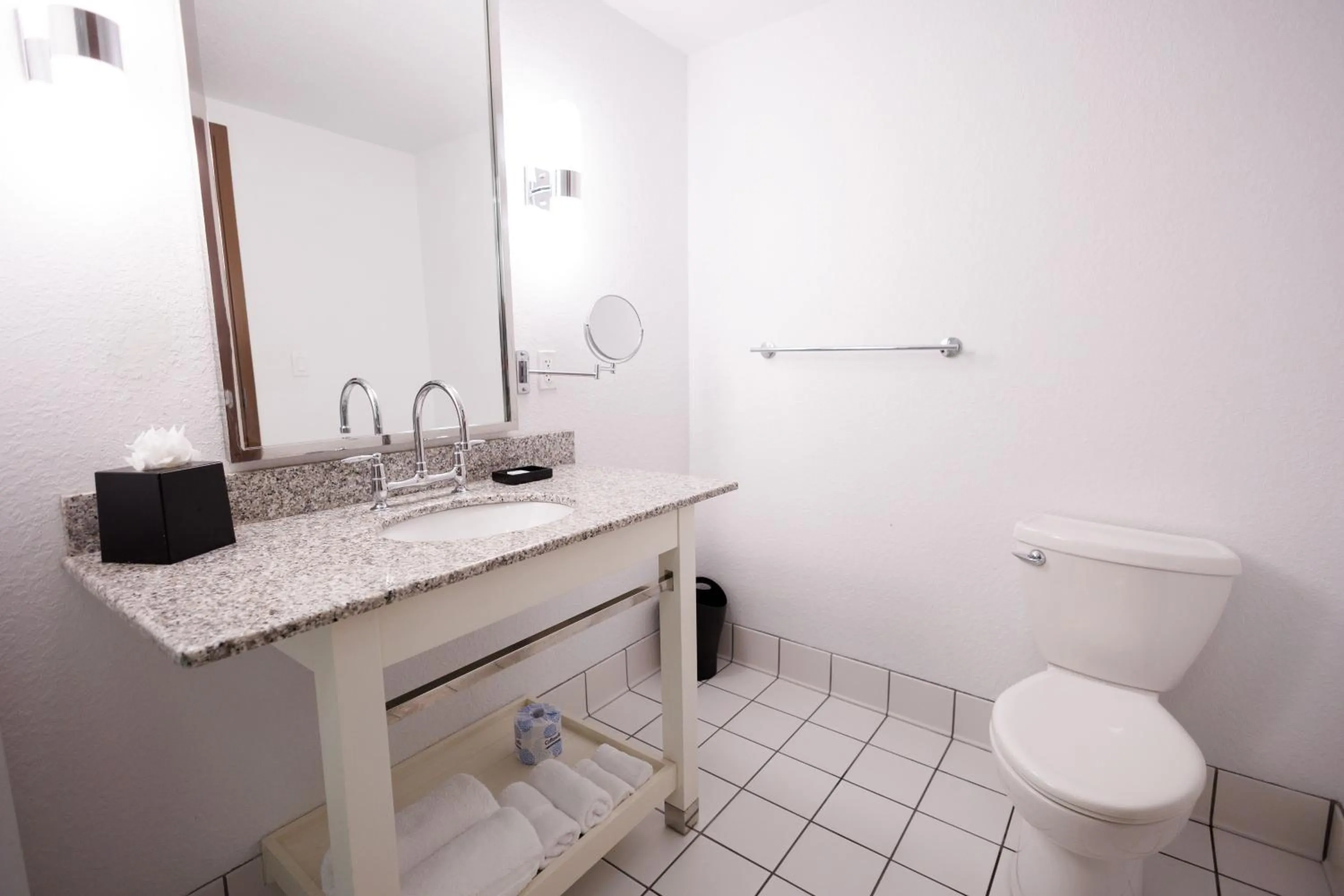 Toilet in SEVEN Sebring Raceway Hotel