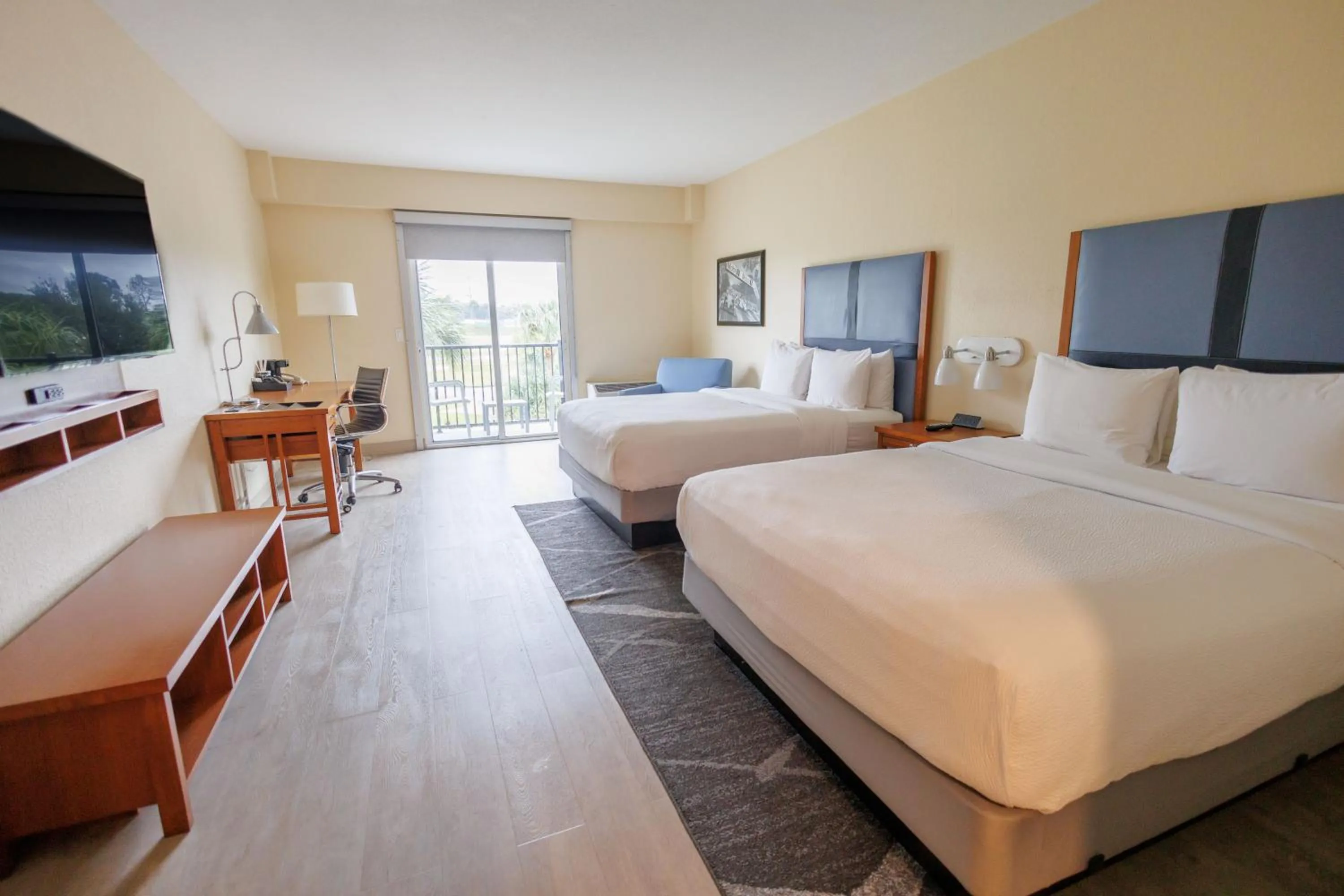 TV and multimedia, Bed in SEVEN Sebring Raceway Hotel