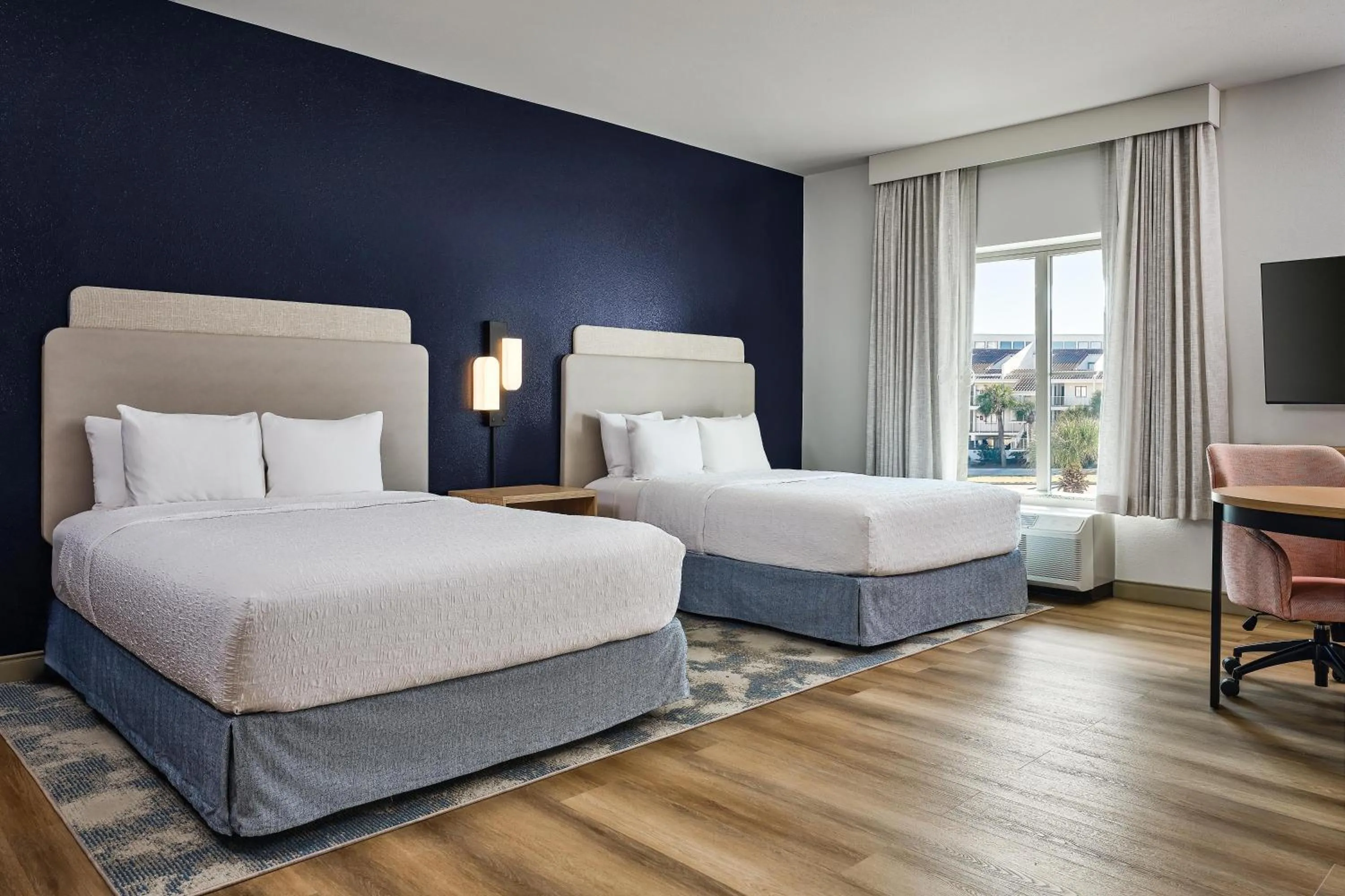 Bed in Hampton Inn & Suites Destin