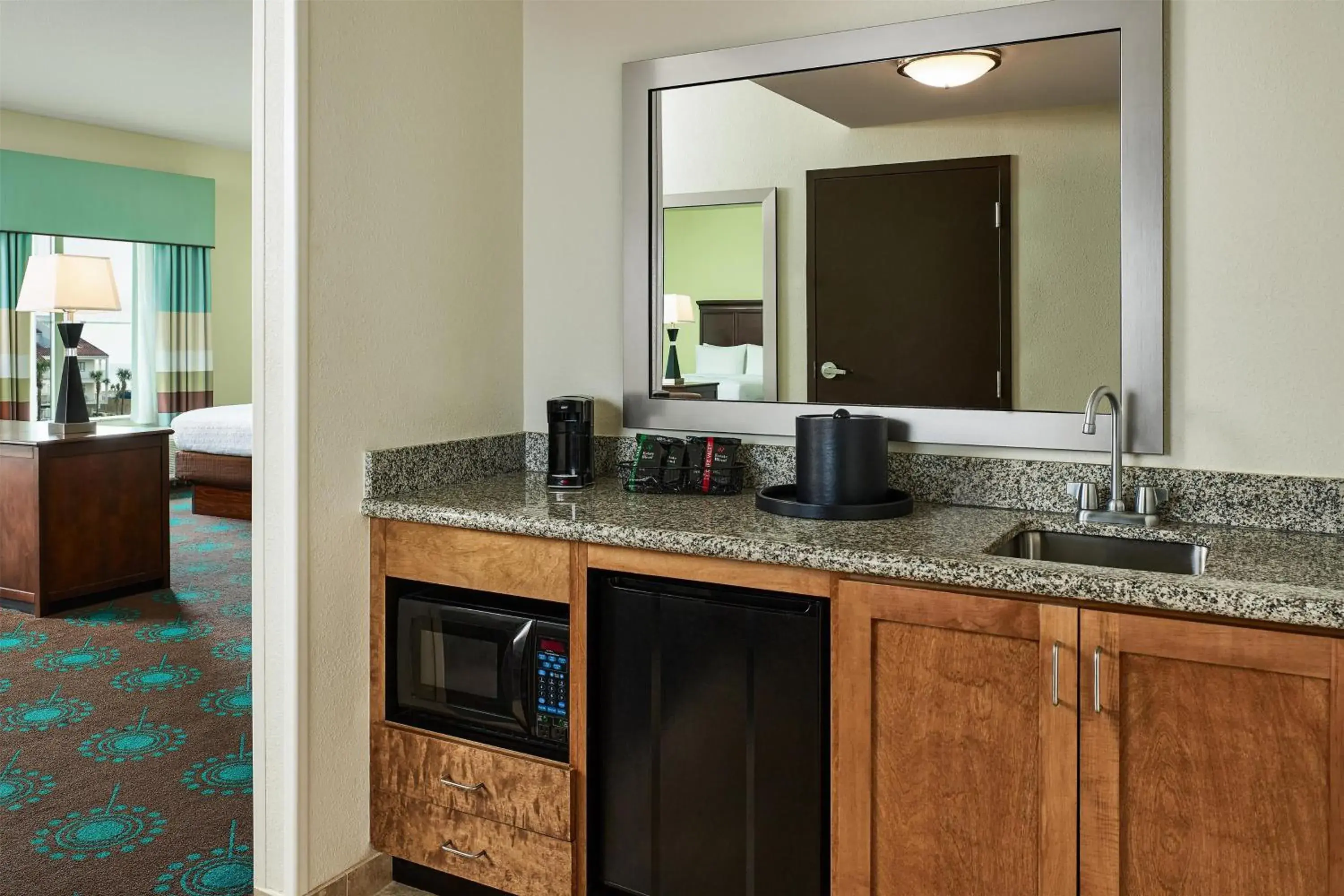 Deluxe Queen Studio Suite with Sofa Bed - Non-Smoking in Hampton Inn & Suites Destin Deluxe Queen Studio Suite with Sofa Bed - Non-Smoking in Hampton Inn & Suites Destin