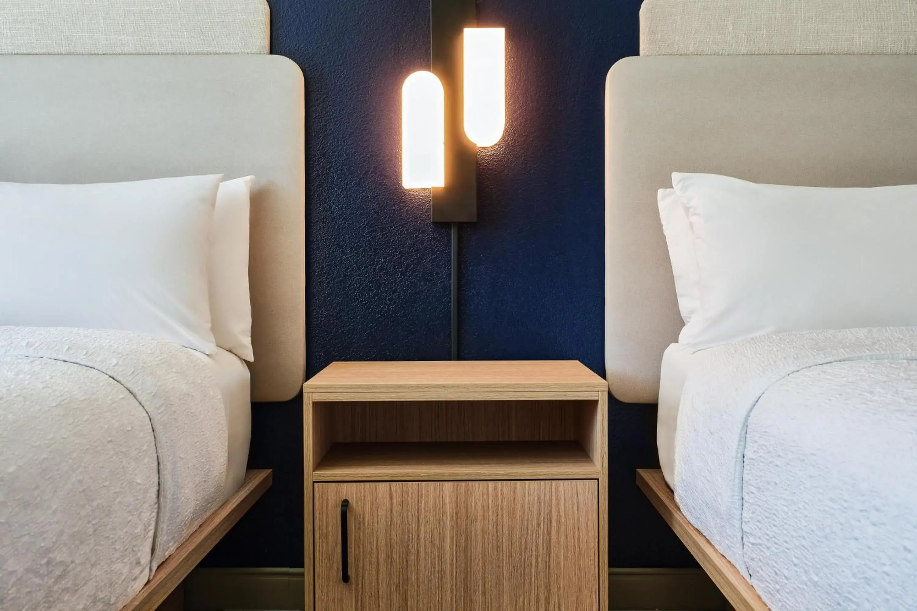 Bed in Hampton Inn & Suites Destin Bed in Hampton Inn & Suites Destin