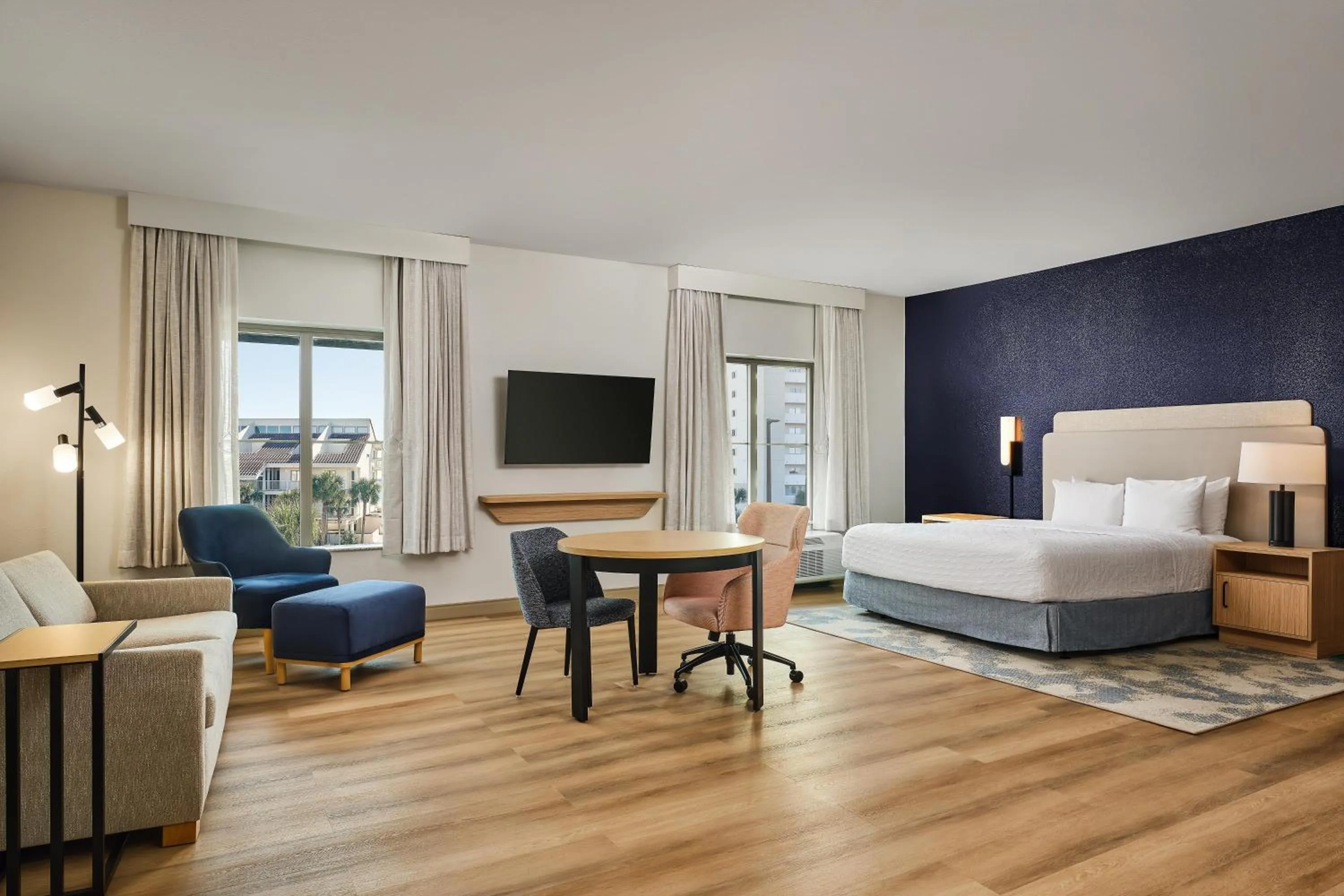 Bedroom, Bed in Hampton Inn & Suites Destin