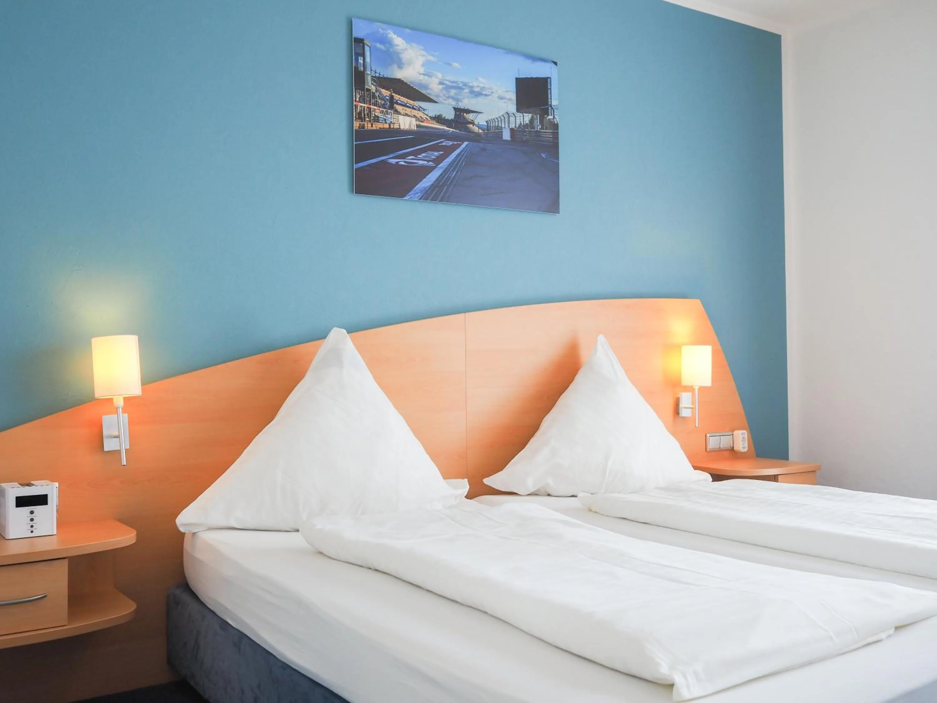 Photo of the whole room, Bed in Hotel zur Burg Nürburg