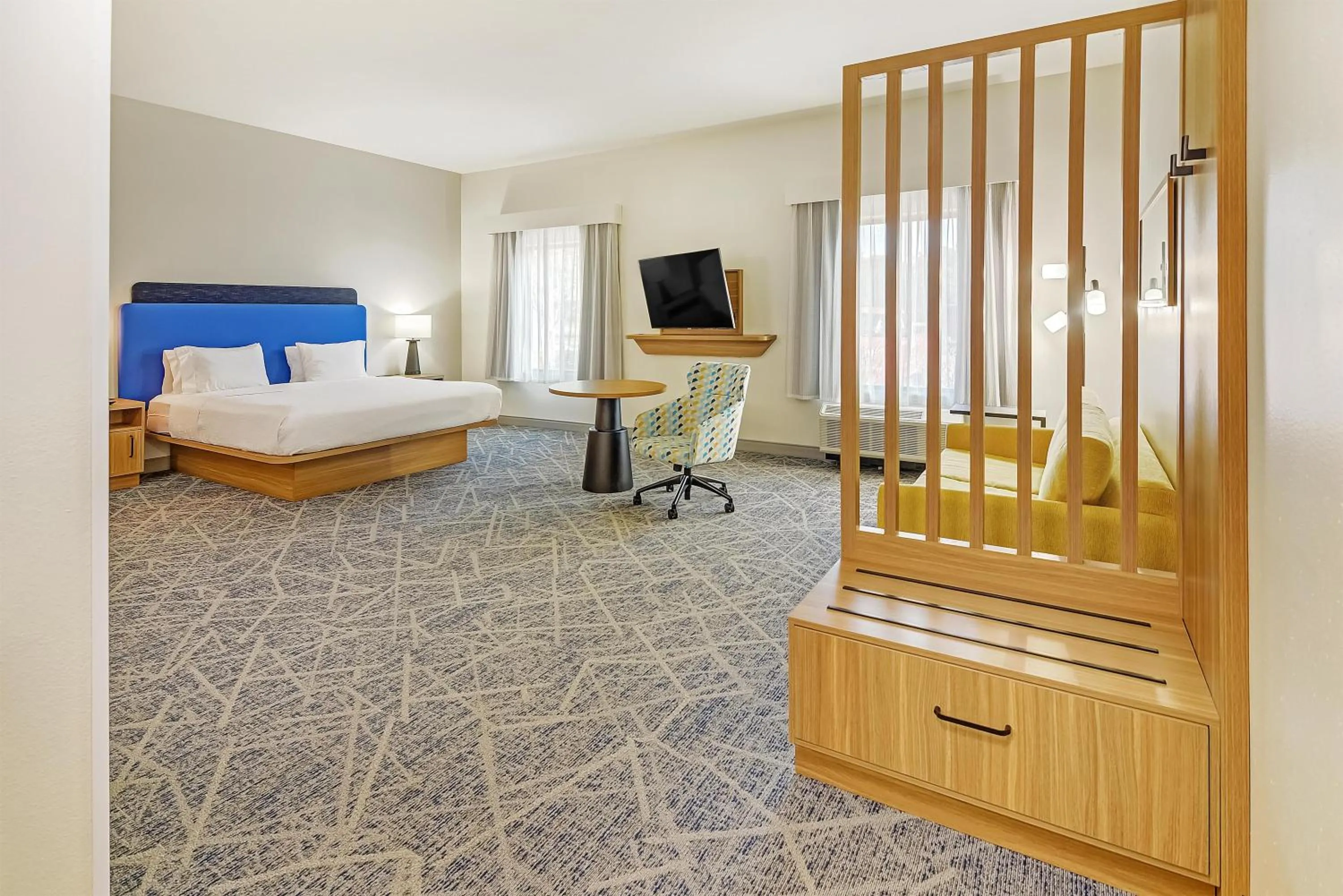 Living room, Bed in Hampton Inn Foley