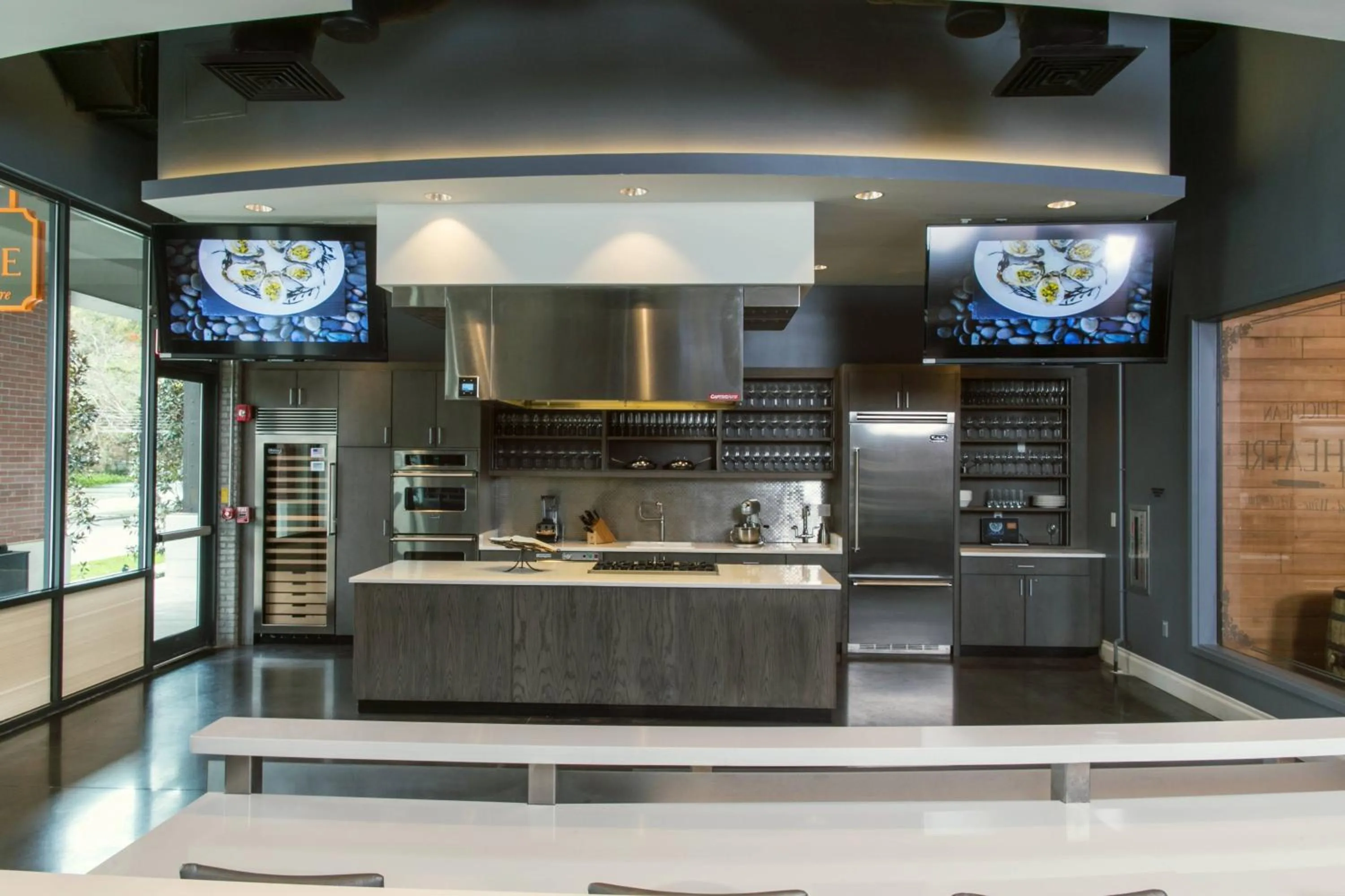 Entertainment in Epicurean Hotel, Autograph Collection