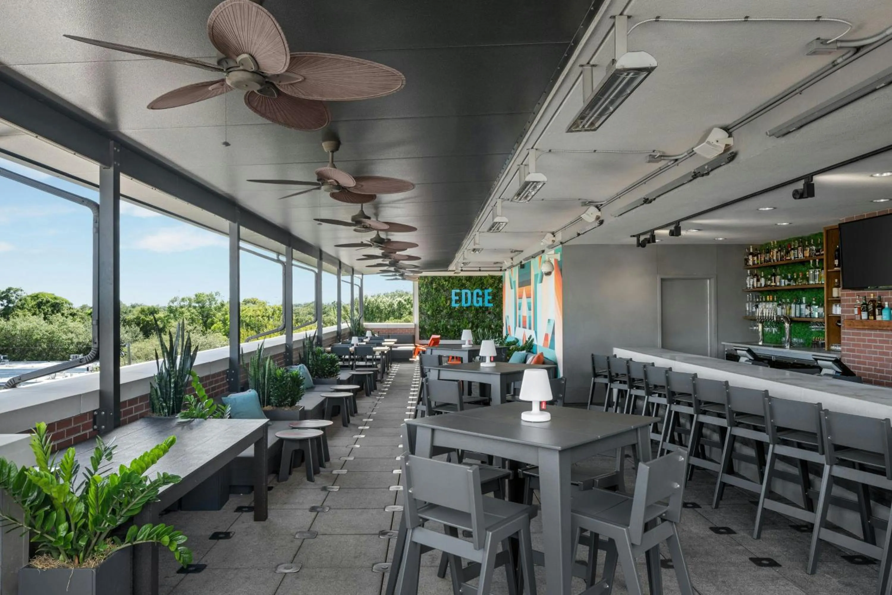 Lounge or bar in Epicurean Hotel, Autograph Collection