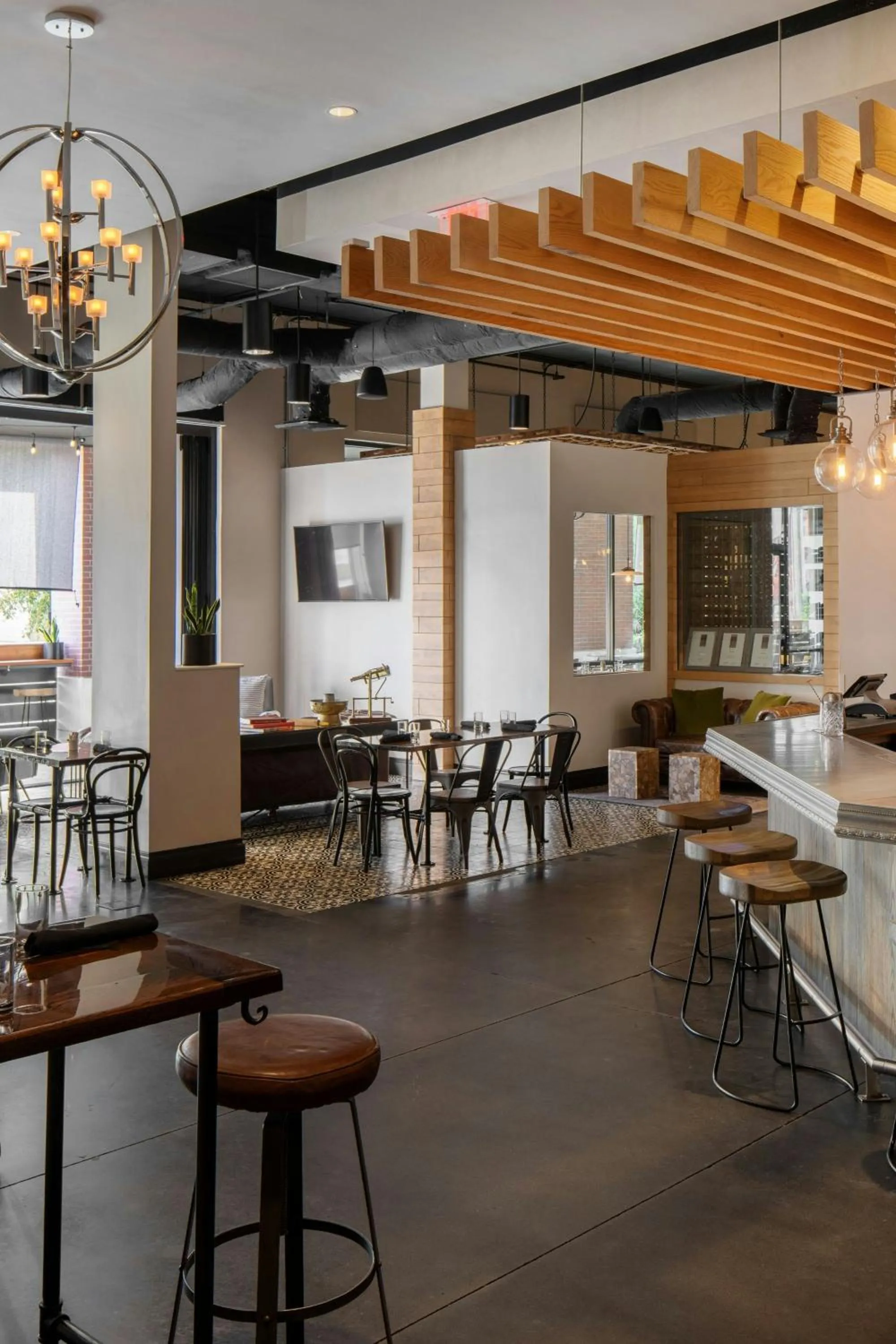 Lounge or bar in Epicurean Hotel, Autograph Collection