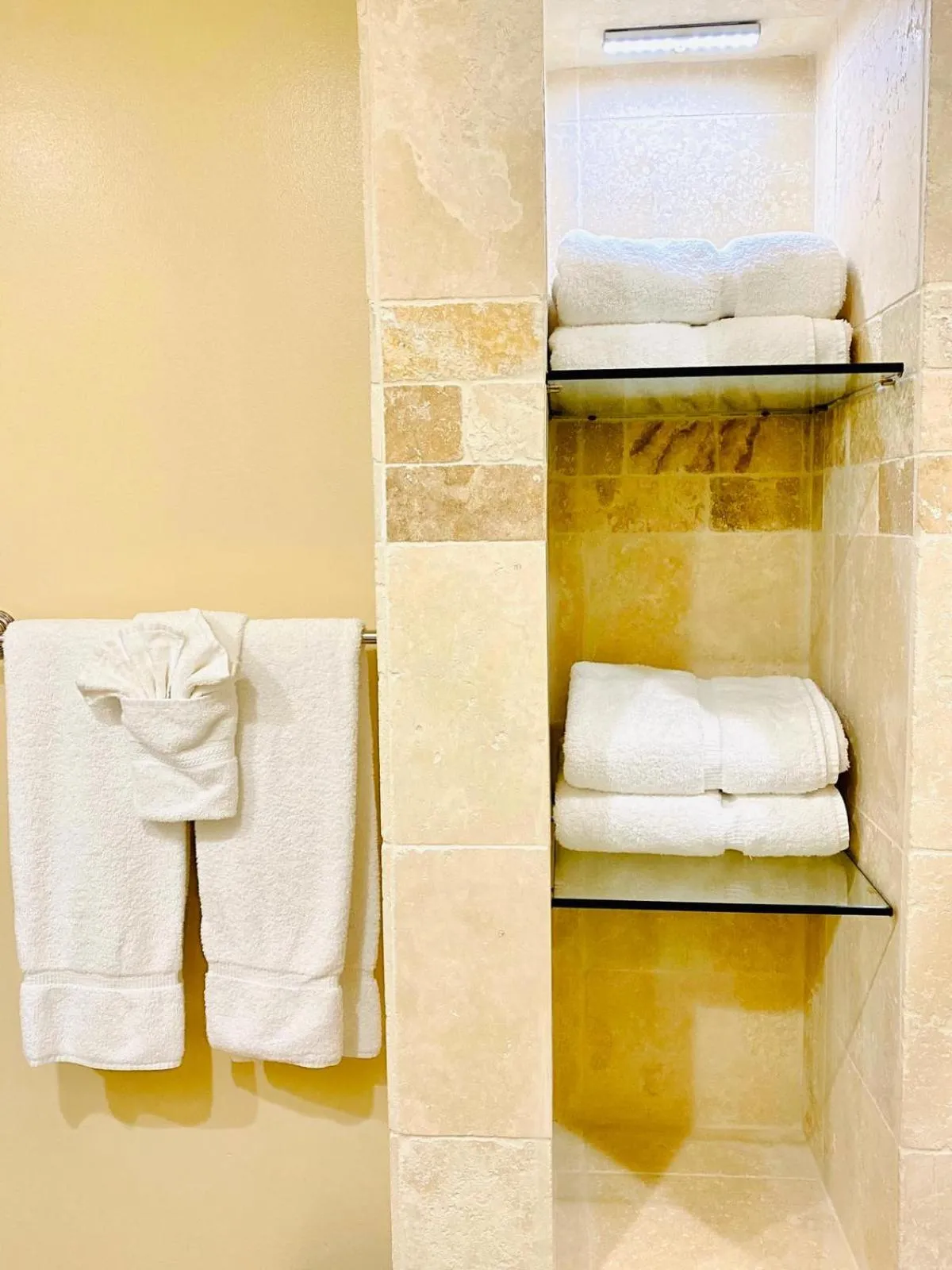 Hamilton Cove-Boho Chic Villa w/Golf Cart...No pets.