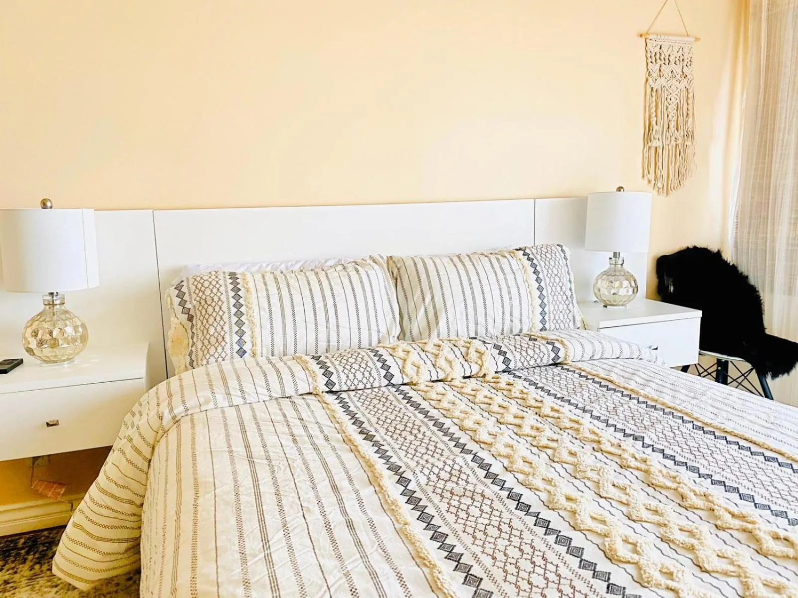 Bed in Hamilton Cove-Boho Chic Villa w/Golf Cart...No pets.