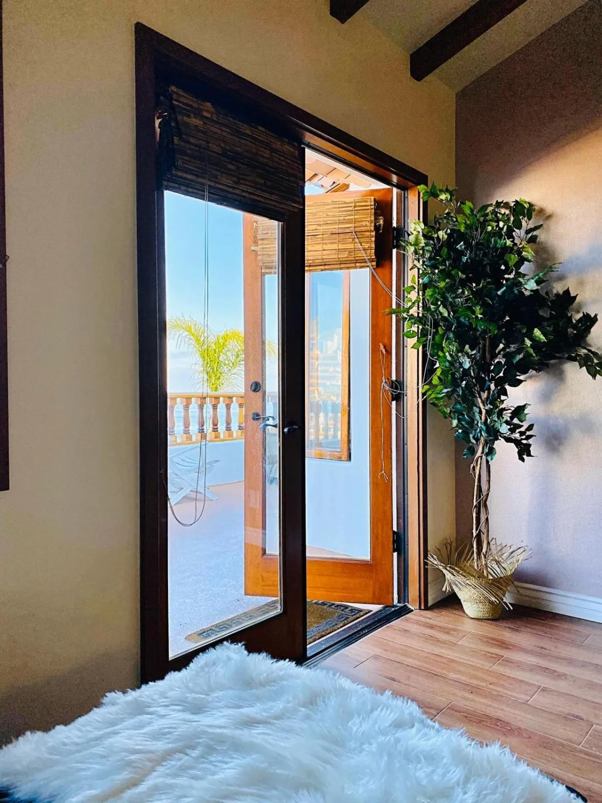 Bed in Hamilton Cove-Boho Chic Villa w/Golf Cart...No pets.