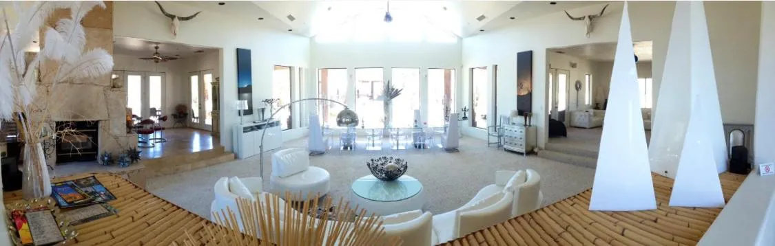 Living room in Starlight Boutique Hotel Pioneertown