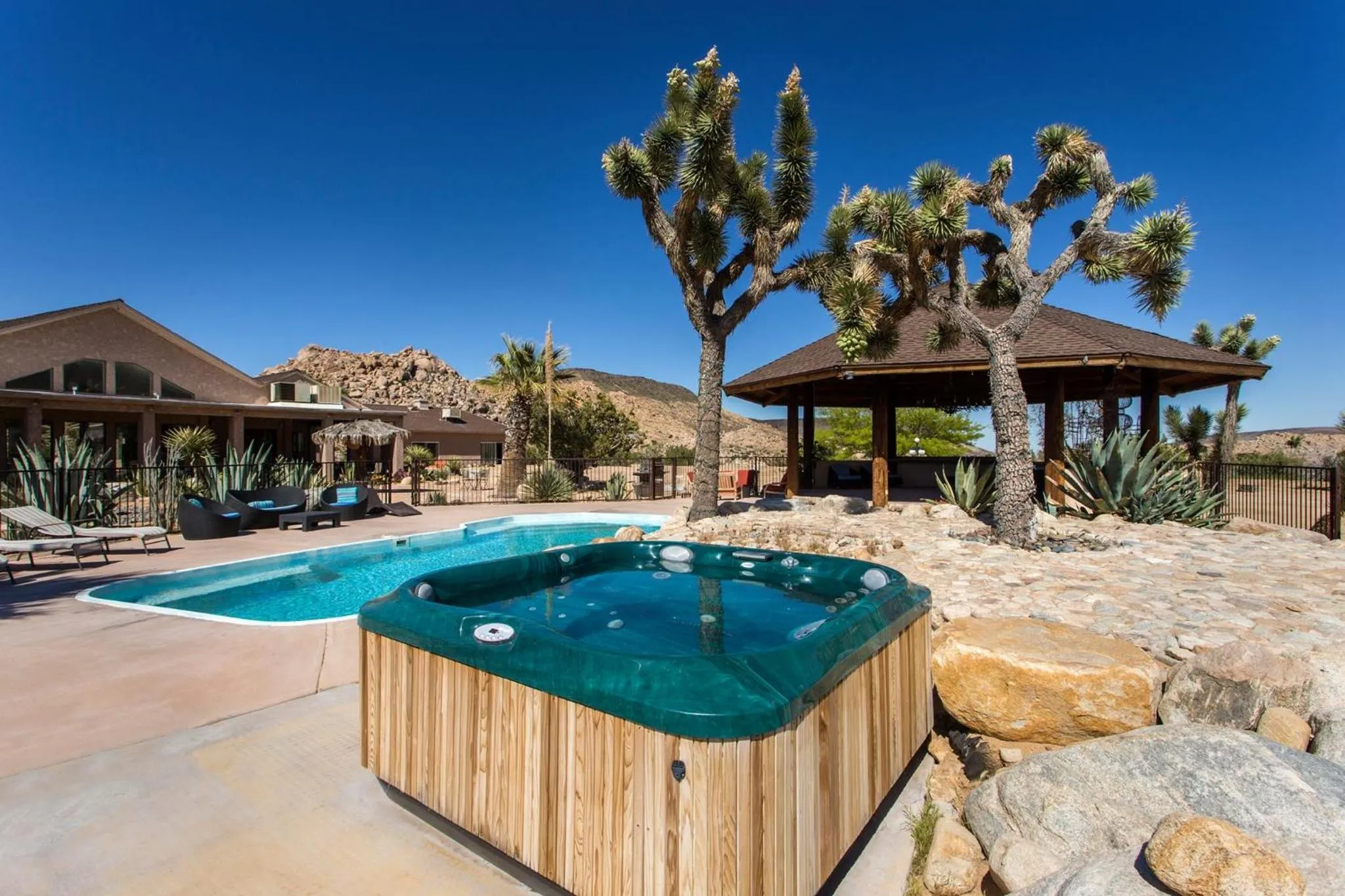 Hot Tub in Starlight Boutique Hotel Pioneertown