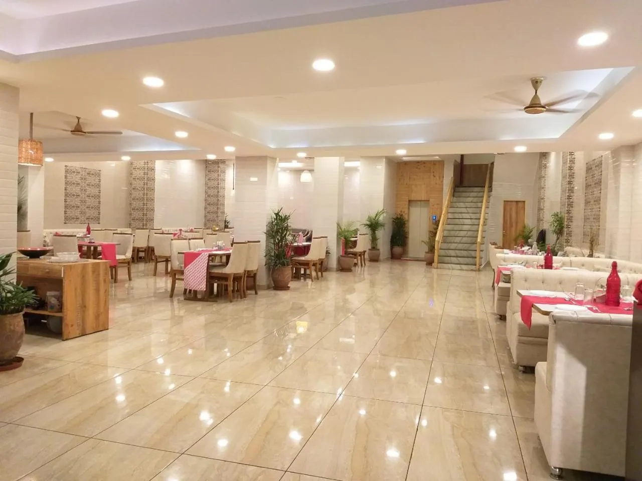 Restaurant/places to eat in Hotel Bali Resort extension