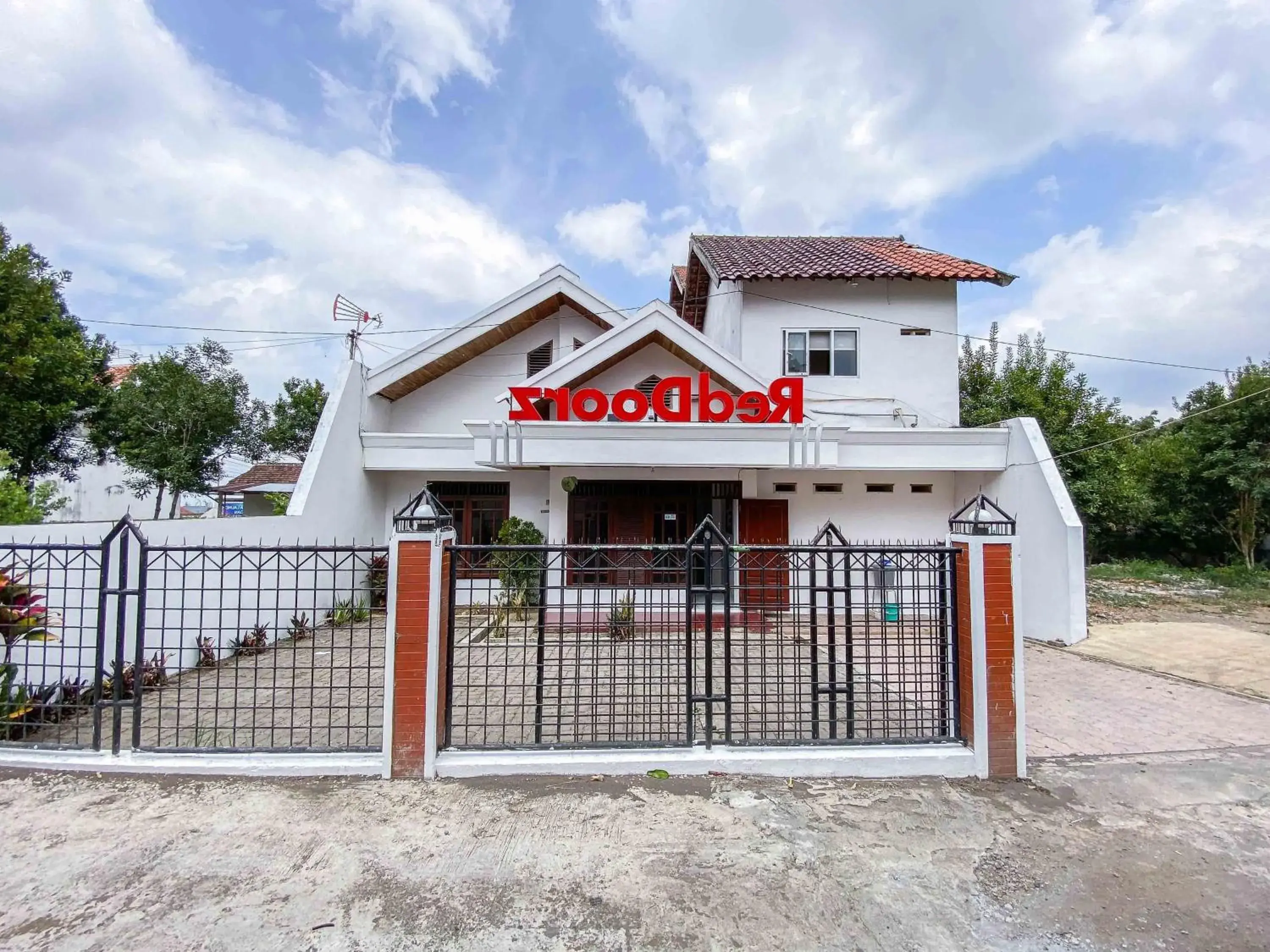 RedDoorz near Eco Green Park Batu RedDoorz near Eco Green Park Batu