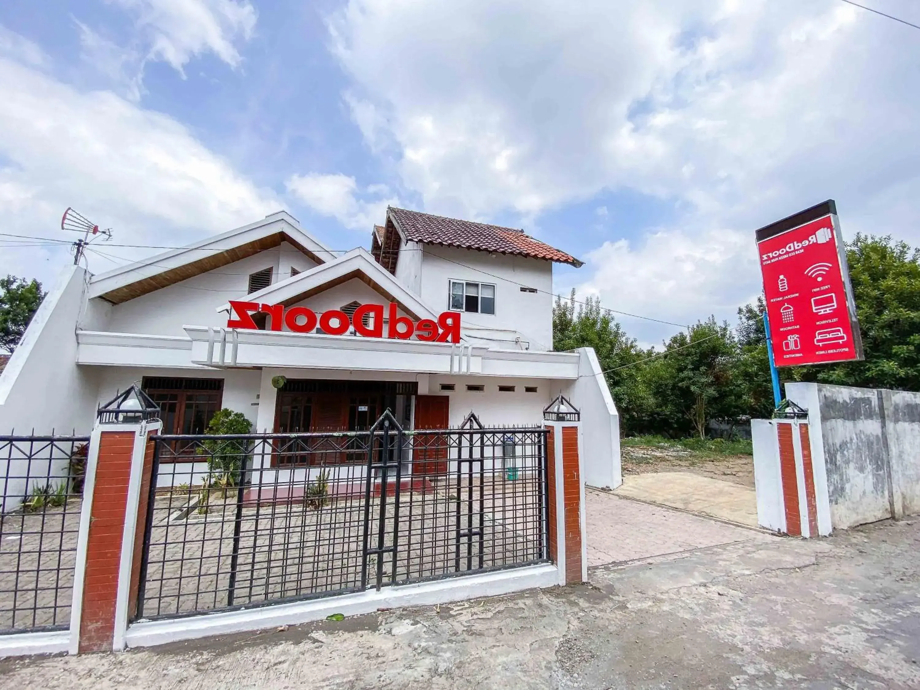 RedDoorz near Eco Green Park Batu RedDoorz near Eco Green Park Batu
