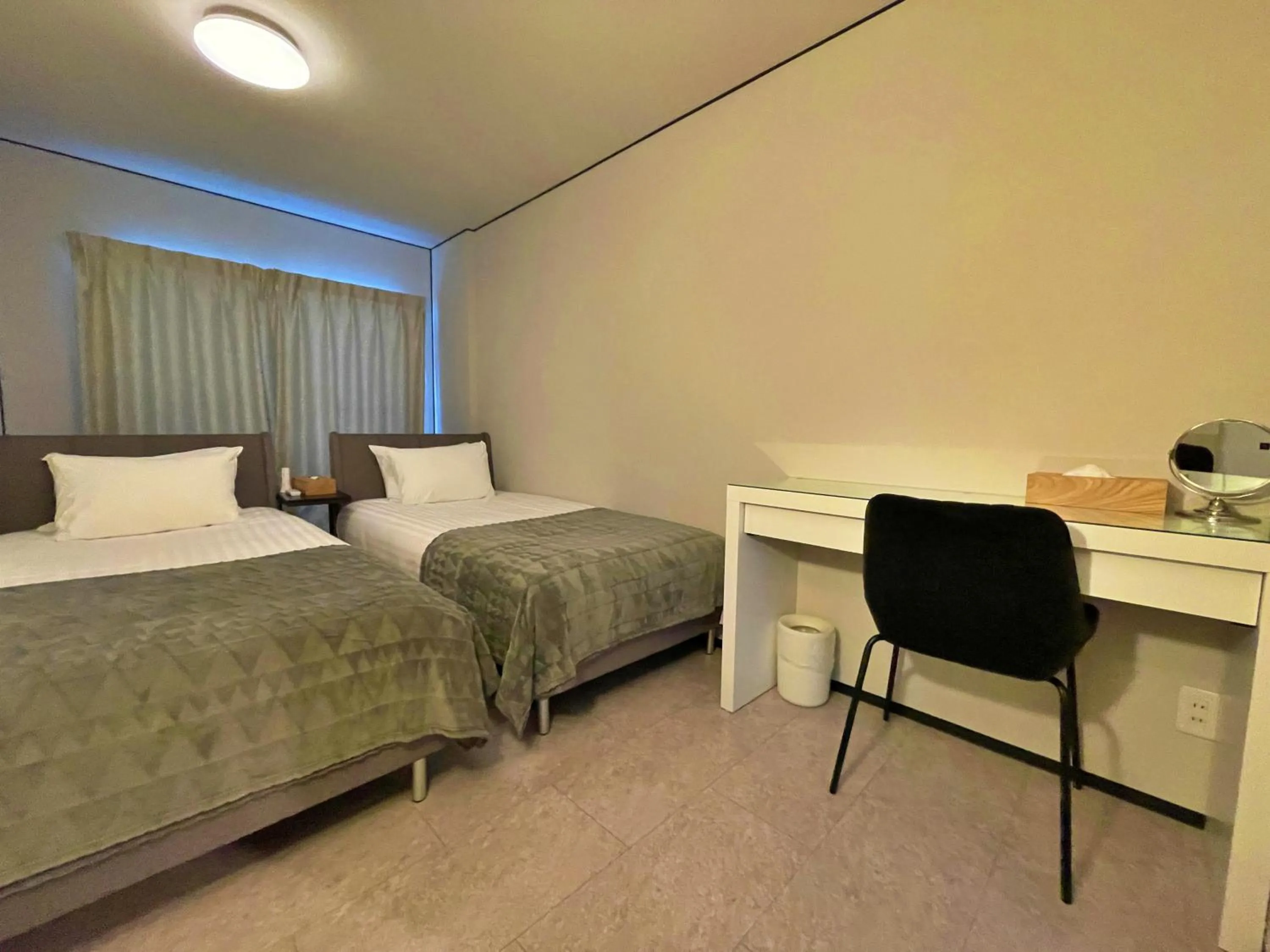 Bed in Glass Shiseikan