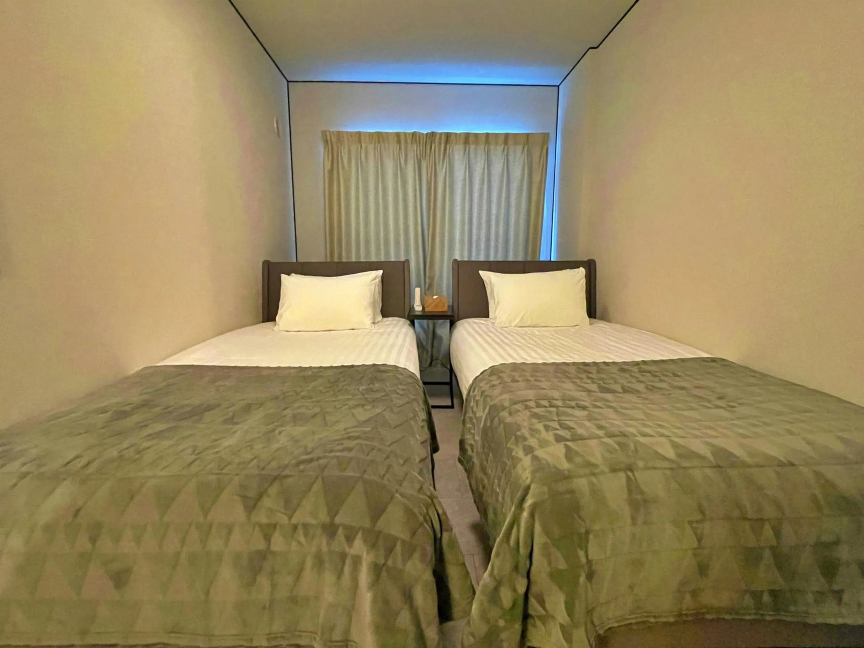 Bed in Glass Shiseikan