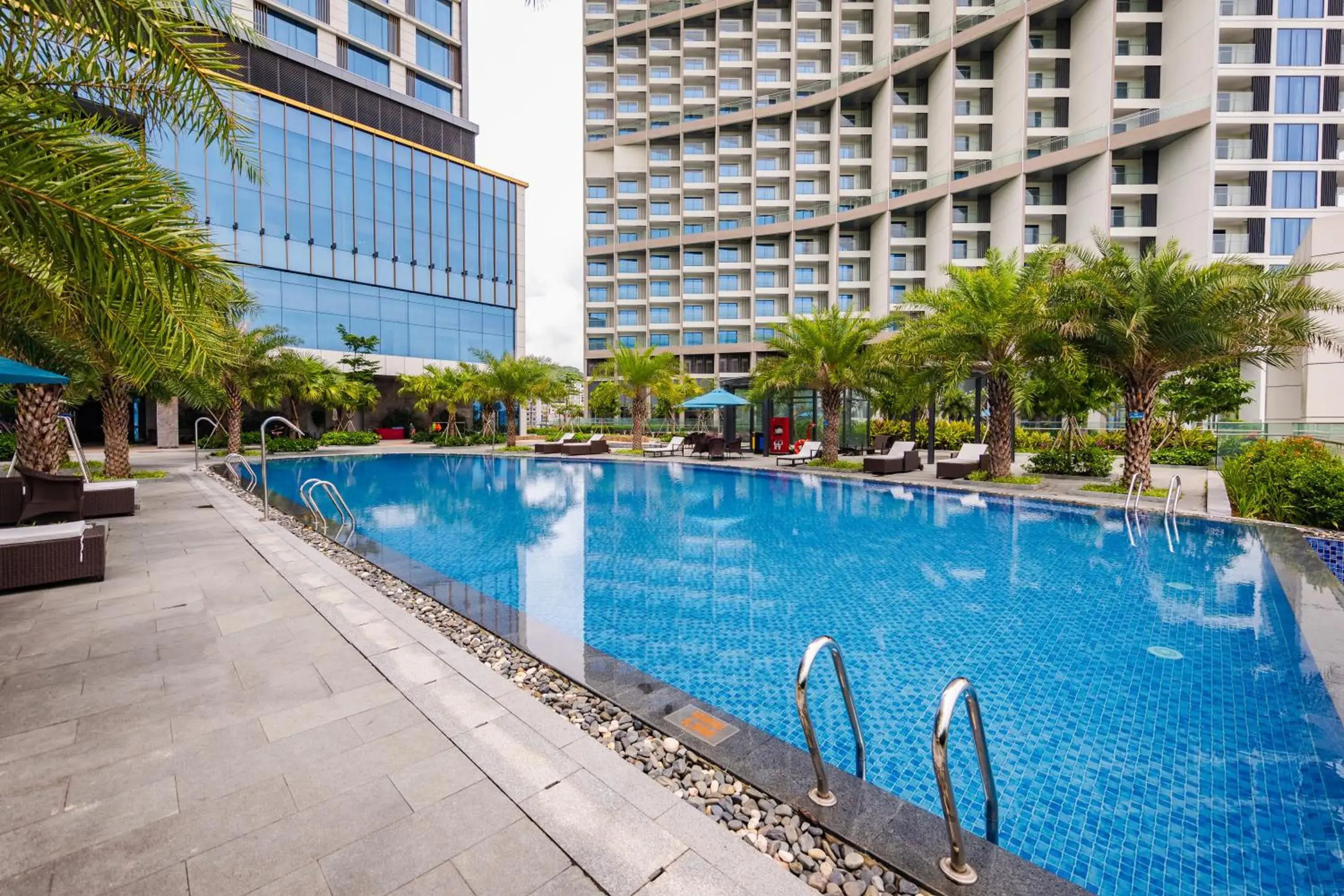 Swimming pool in Muong Thanh Luxury Ha Long Centre Hotel Swimming pool in Muong Thanh Luxury Ha Long Centre Hotel