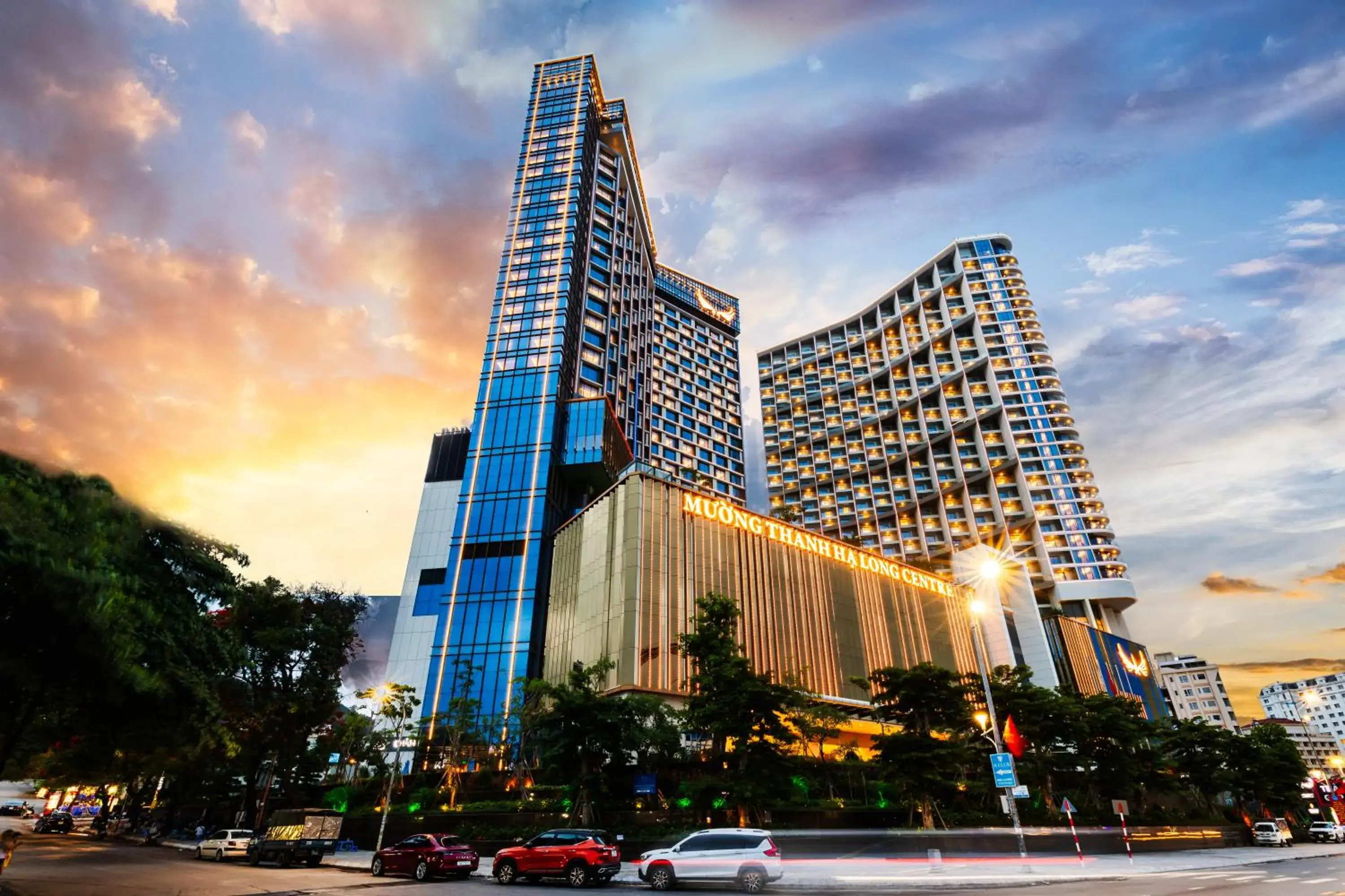 Property building in Muong Thanh Luxury Ha Long Centre Hotel Property building in Muong Thanh Luxury Ha Long Centre Hotel