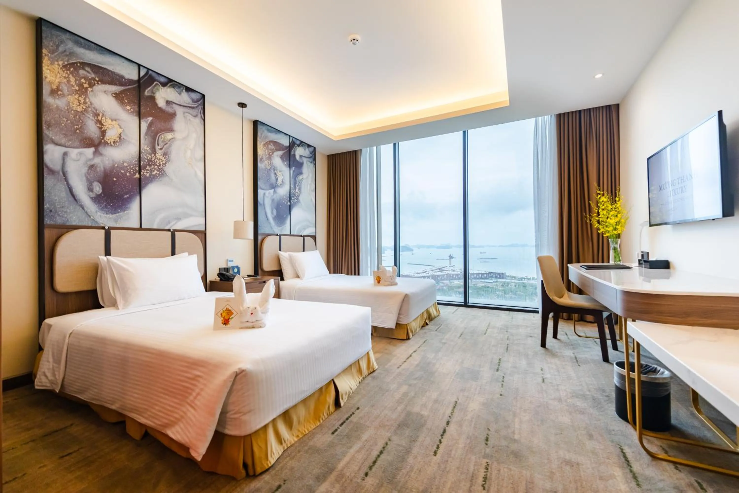 Bedroom, Bed in Muong Thanh Luxury Ha Long Centre Hotel