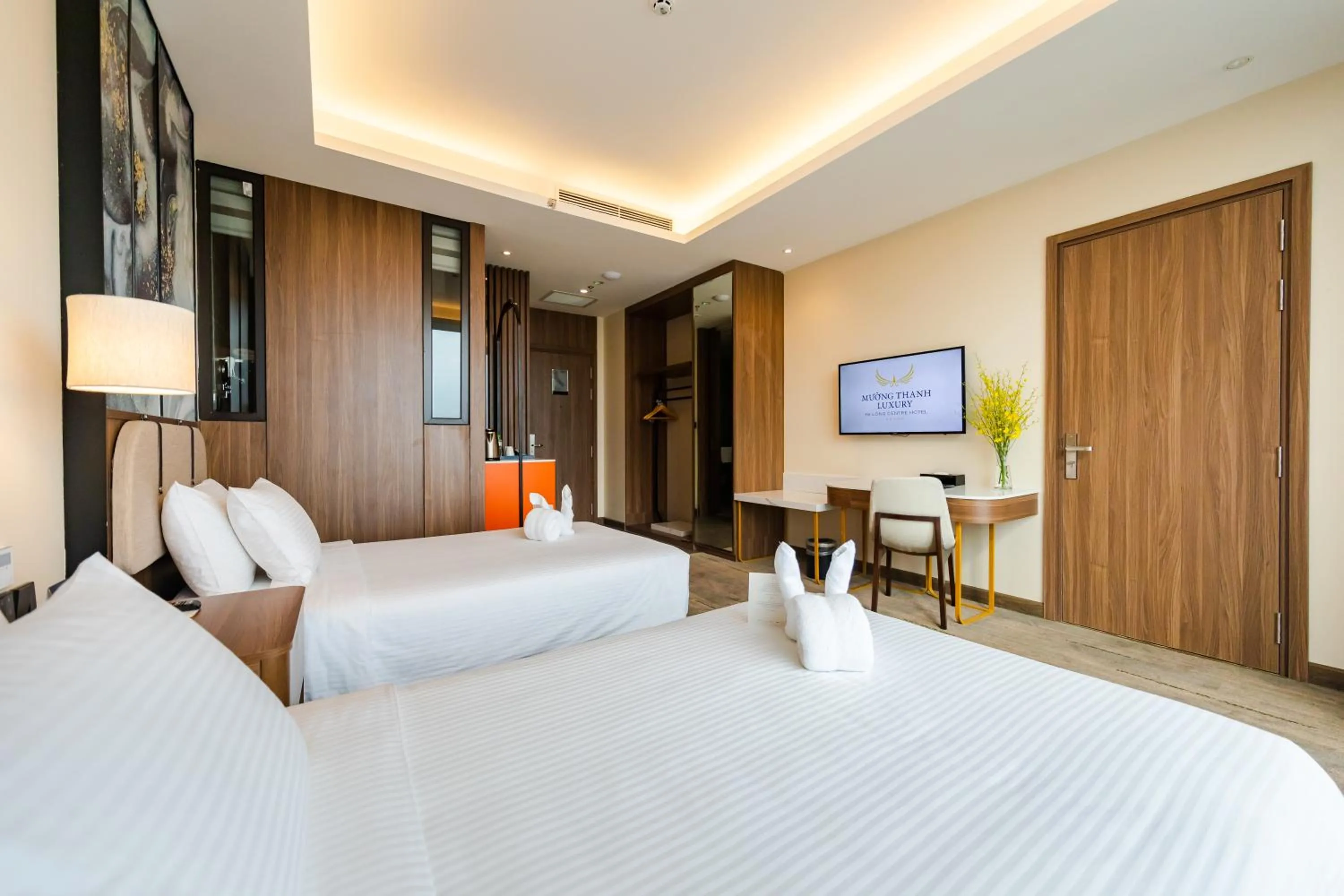 Bedroom, Bed in Muong Thanh Luxury Ha Long Centre Hotel