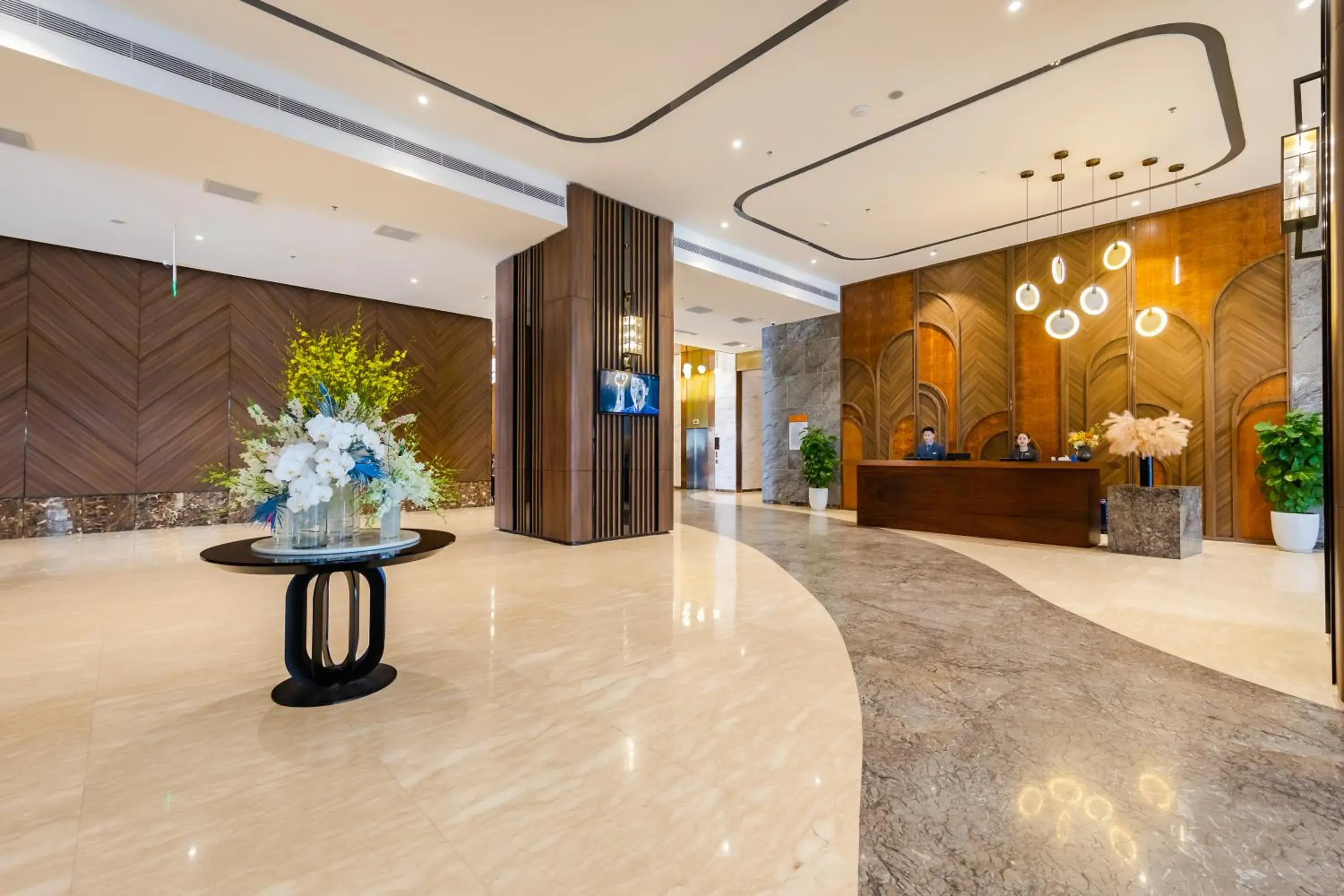 Lobby or reception in Muong Thanh Luxury Ha Long Centre Hotel Lobby or reception in Muong Thanh Luxury Ha Long Centre Hotel