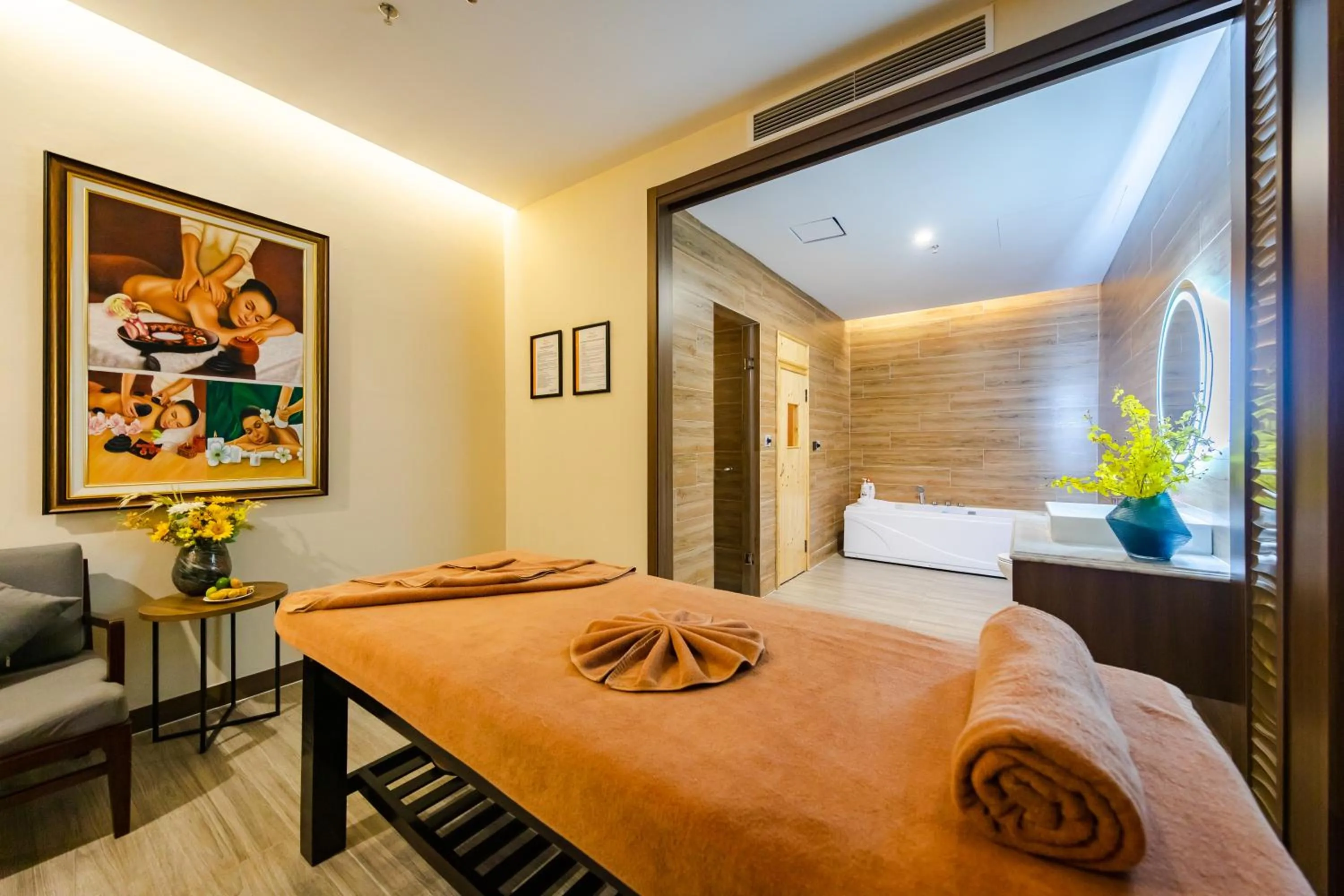 Massage, Bed in Muong Thanh Luxury Ha Long Centre Hotel