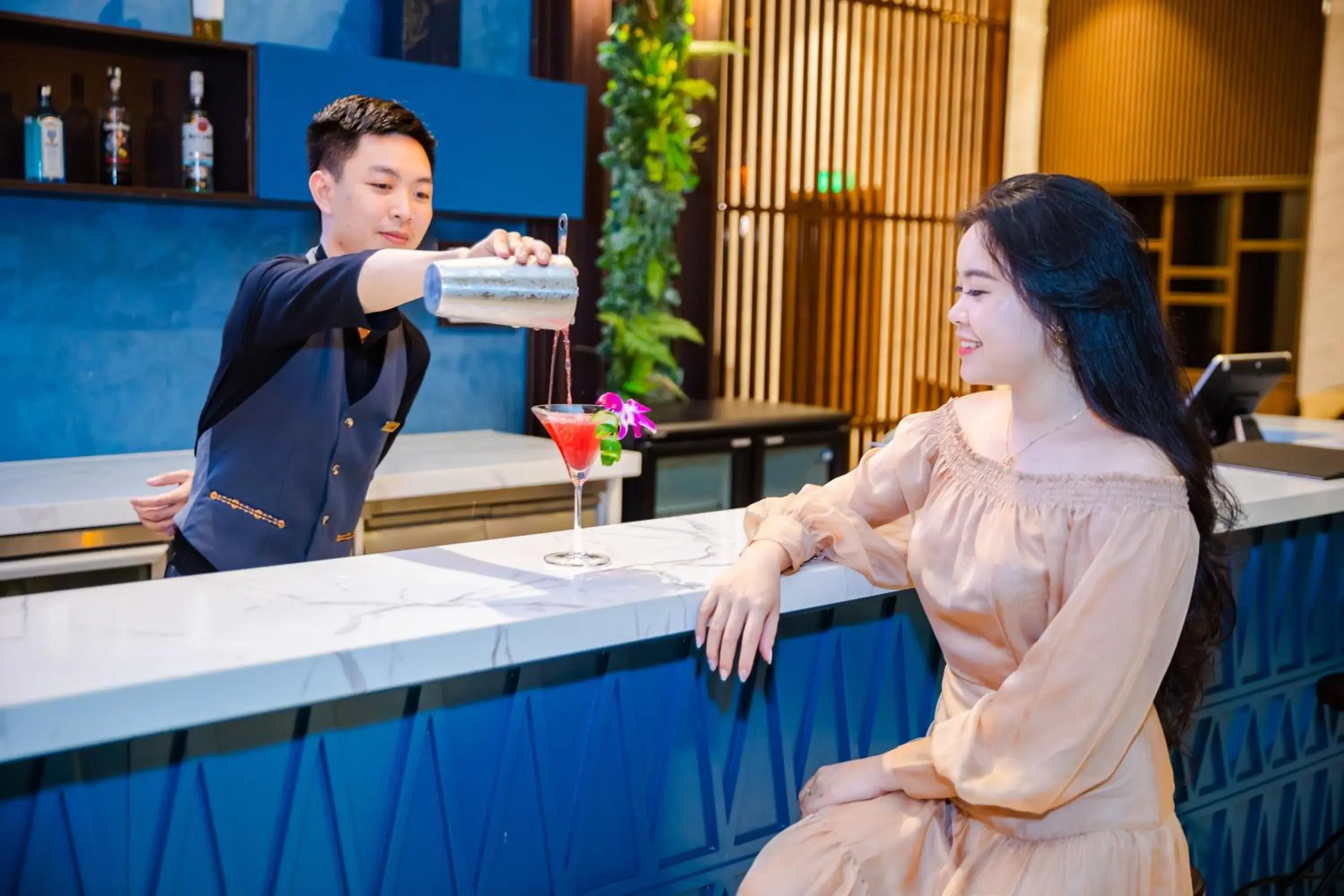 Lounge or bar in Muong Thanh Luxury Ha Long Centre Hotel Lounge or bar in Muong Thanh Luxury Ha Long Centre Hotel