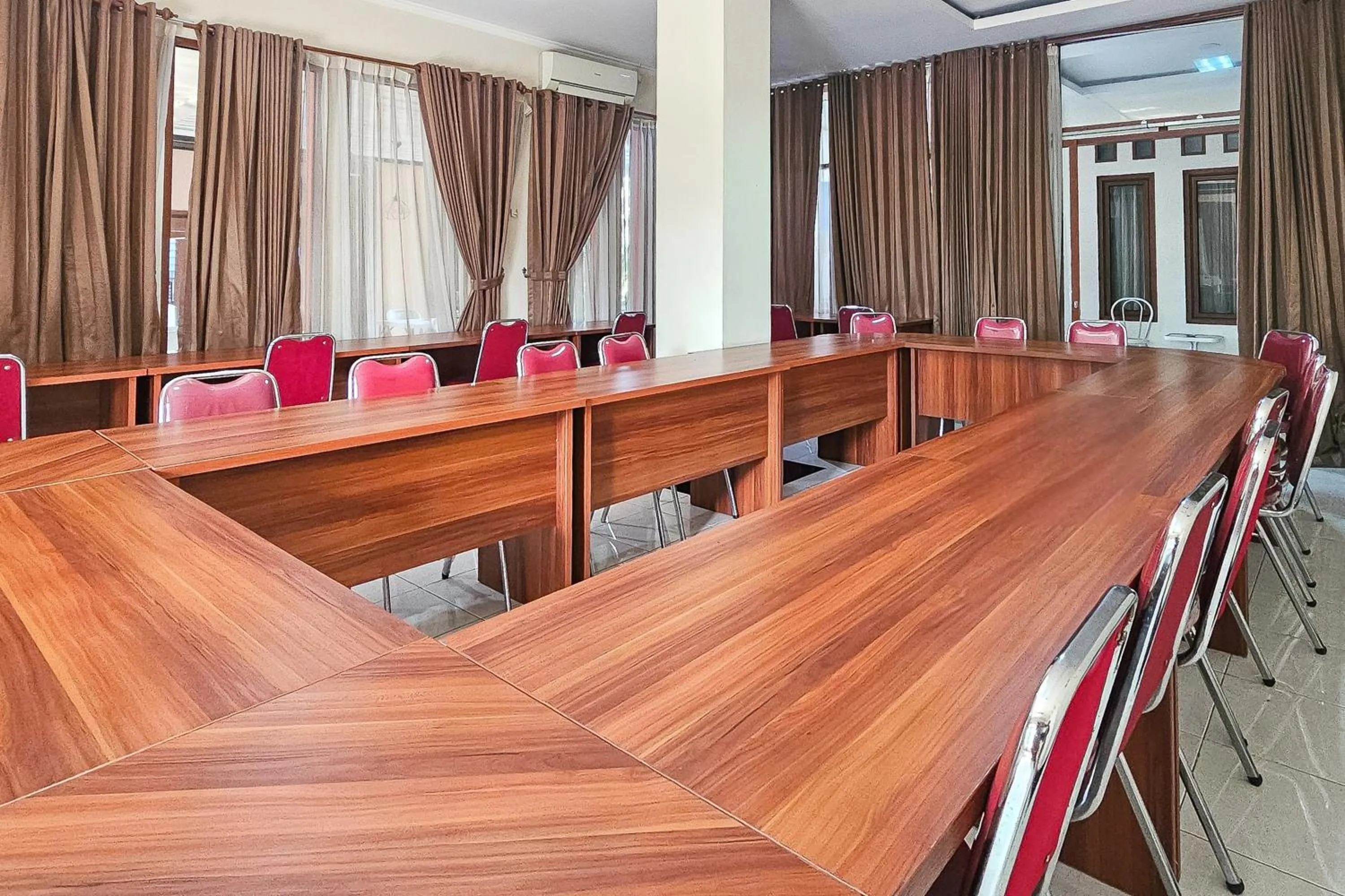 Meeting/conference room in Urbanview My Grand Hotel Bogor