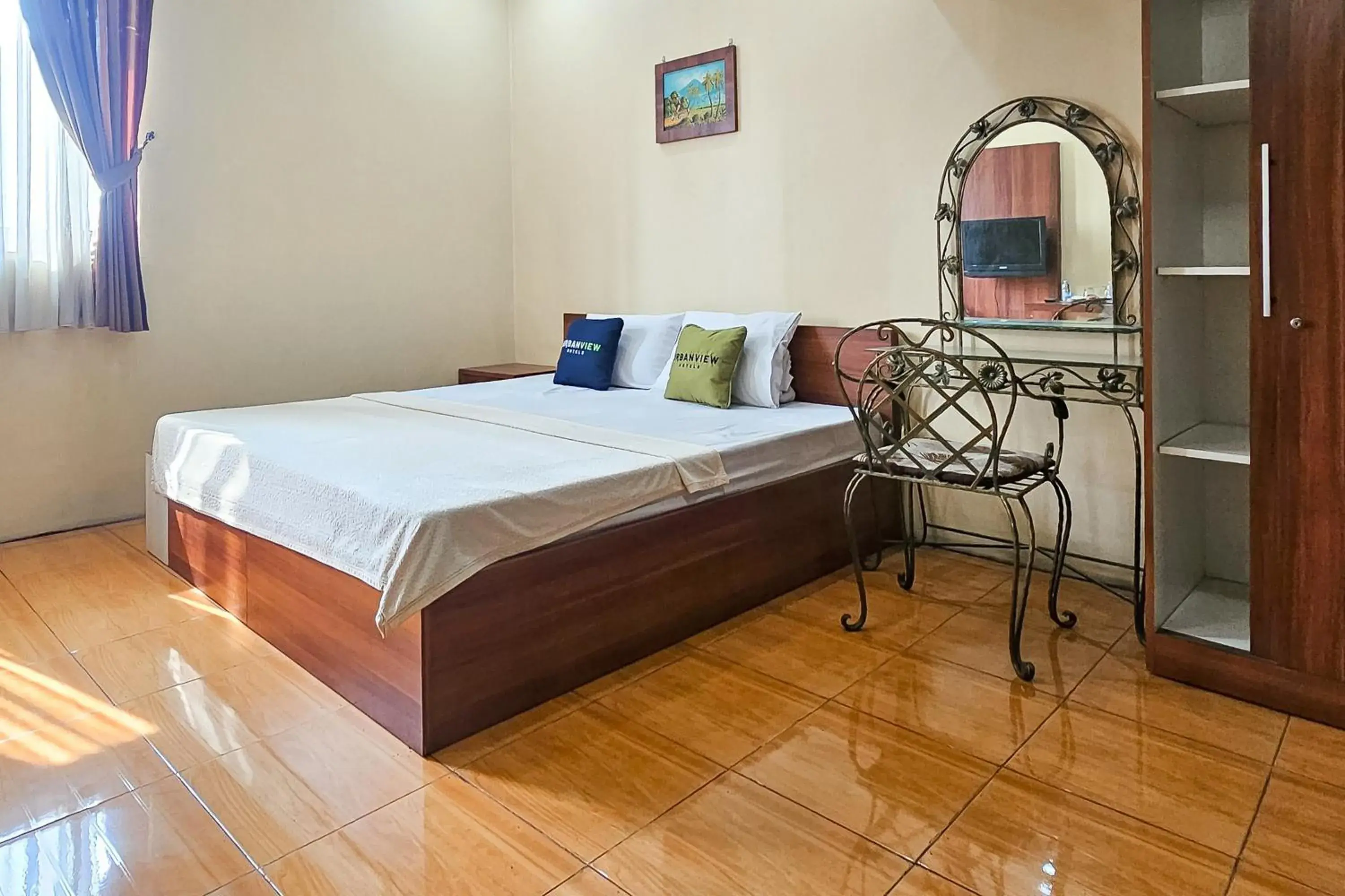 Deluxe Double Room in Urbanview My Grand Hotel Bogor Deluxe Double Room in Urbanview My Grand Hotel Bogor