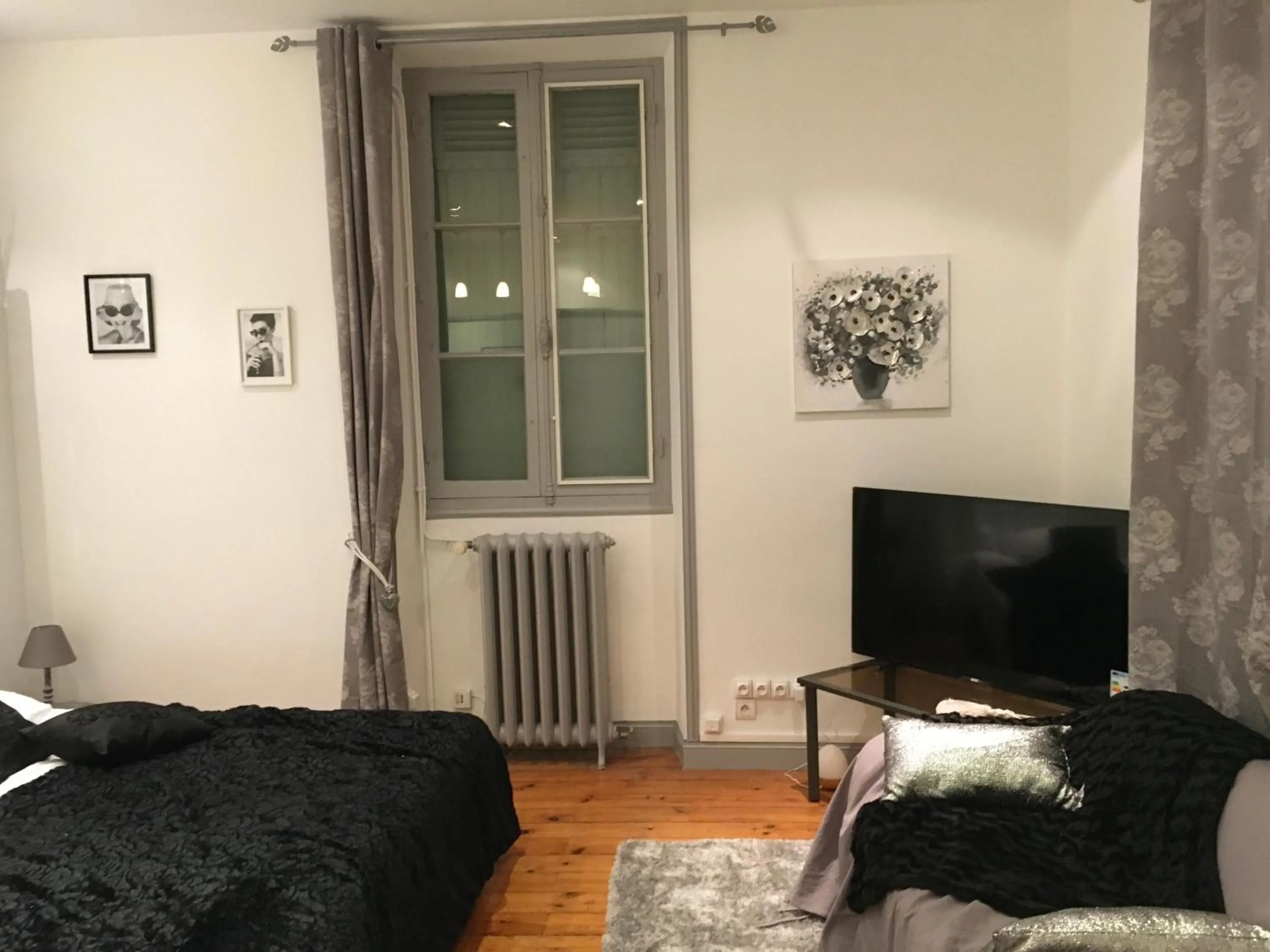 Living room, Bed in L'hommage