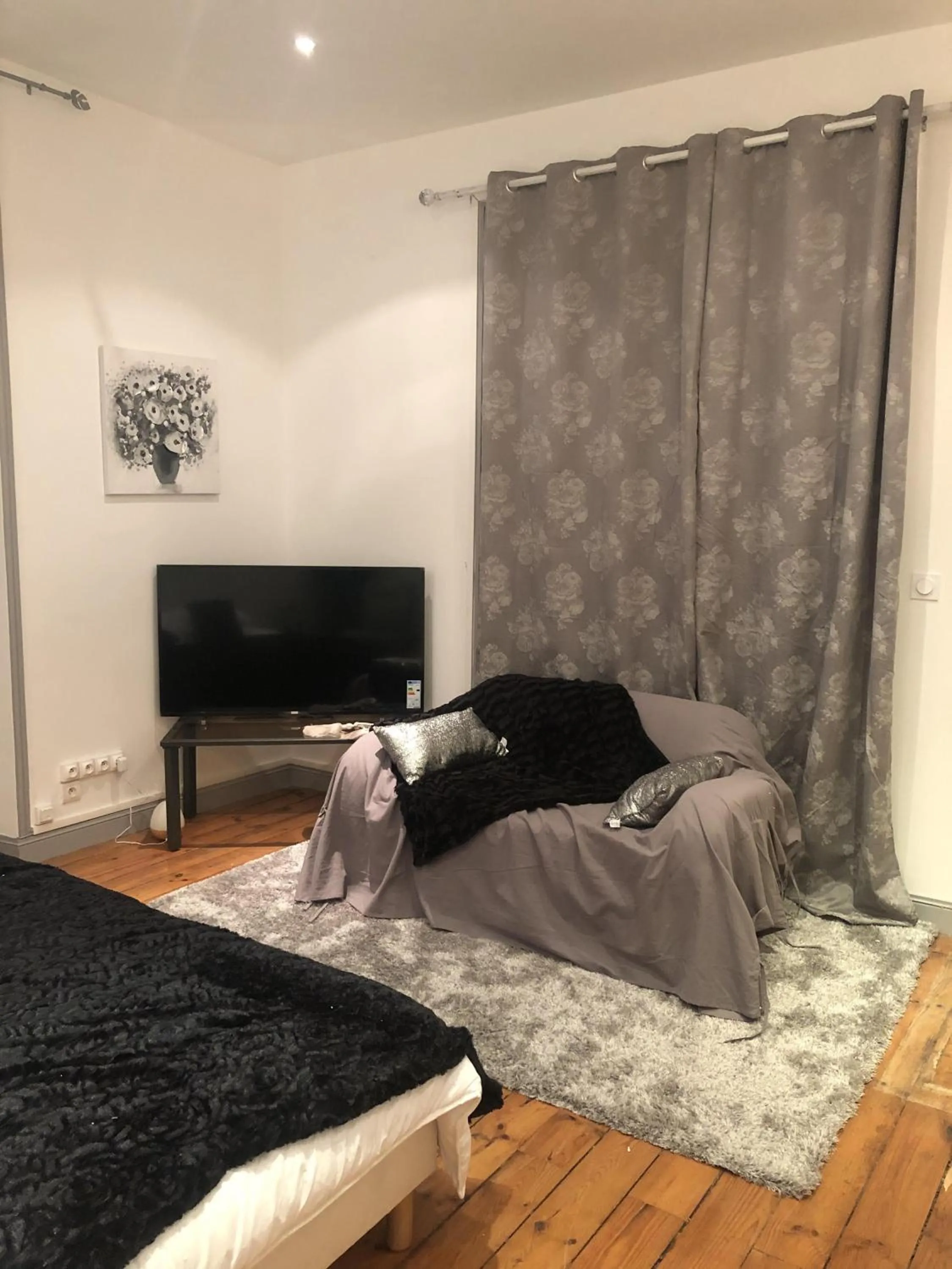 Living room, Bed in L'hommage