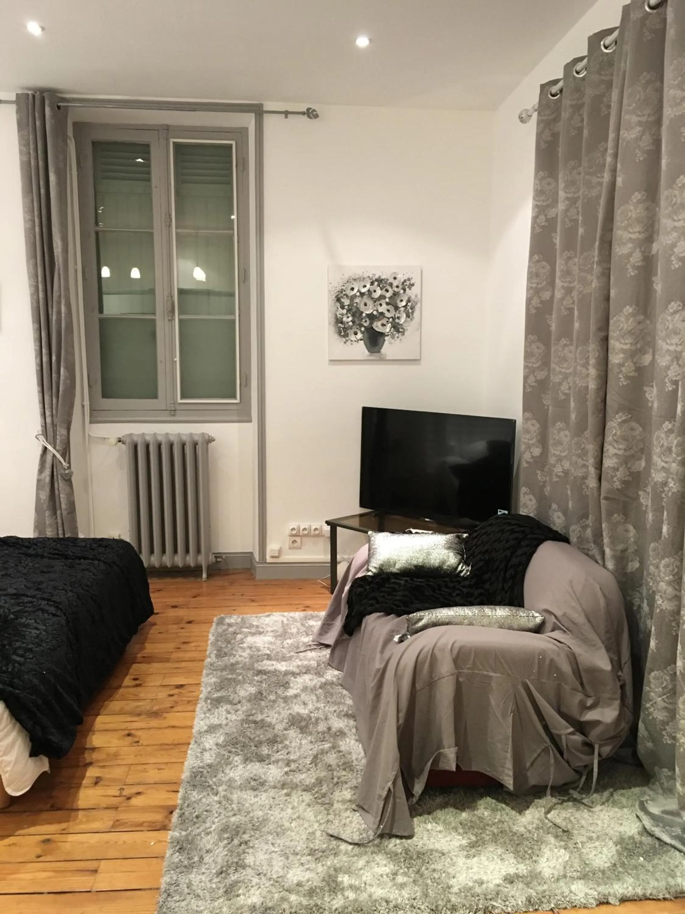 Living room, Bed in L'hommage