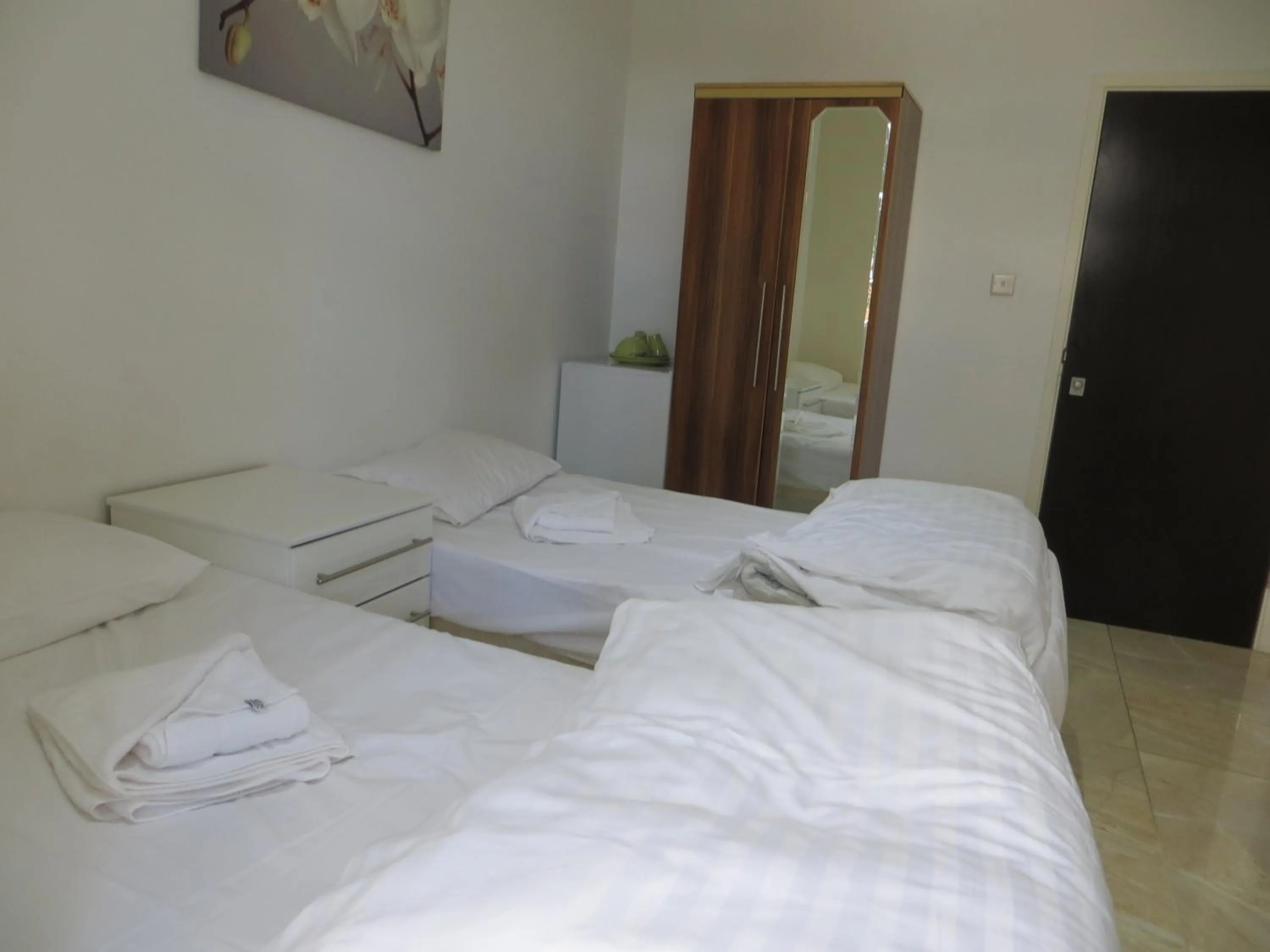 Photo of the whole room in Abercorn House