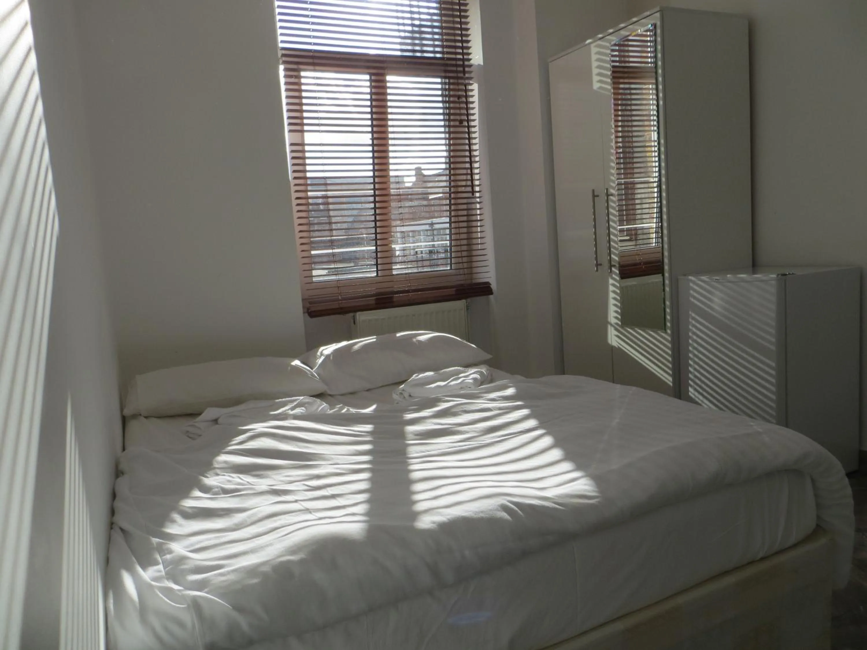 Photo of the whole room in Abercorn House