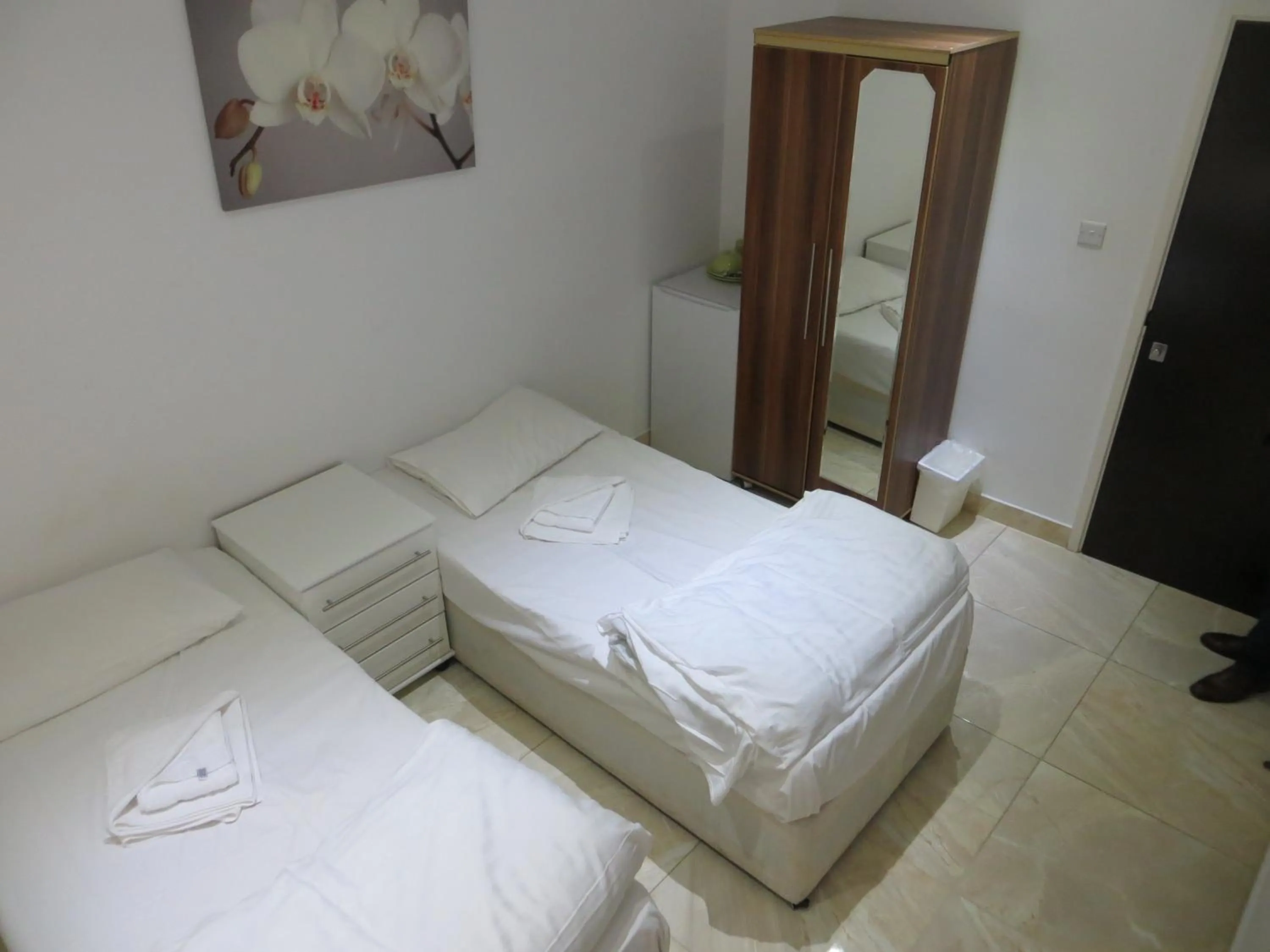 Photo of the whole room in Abercorn House