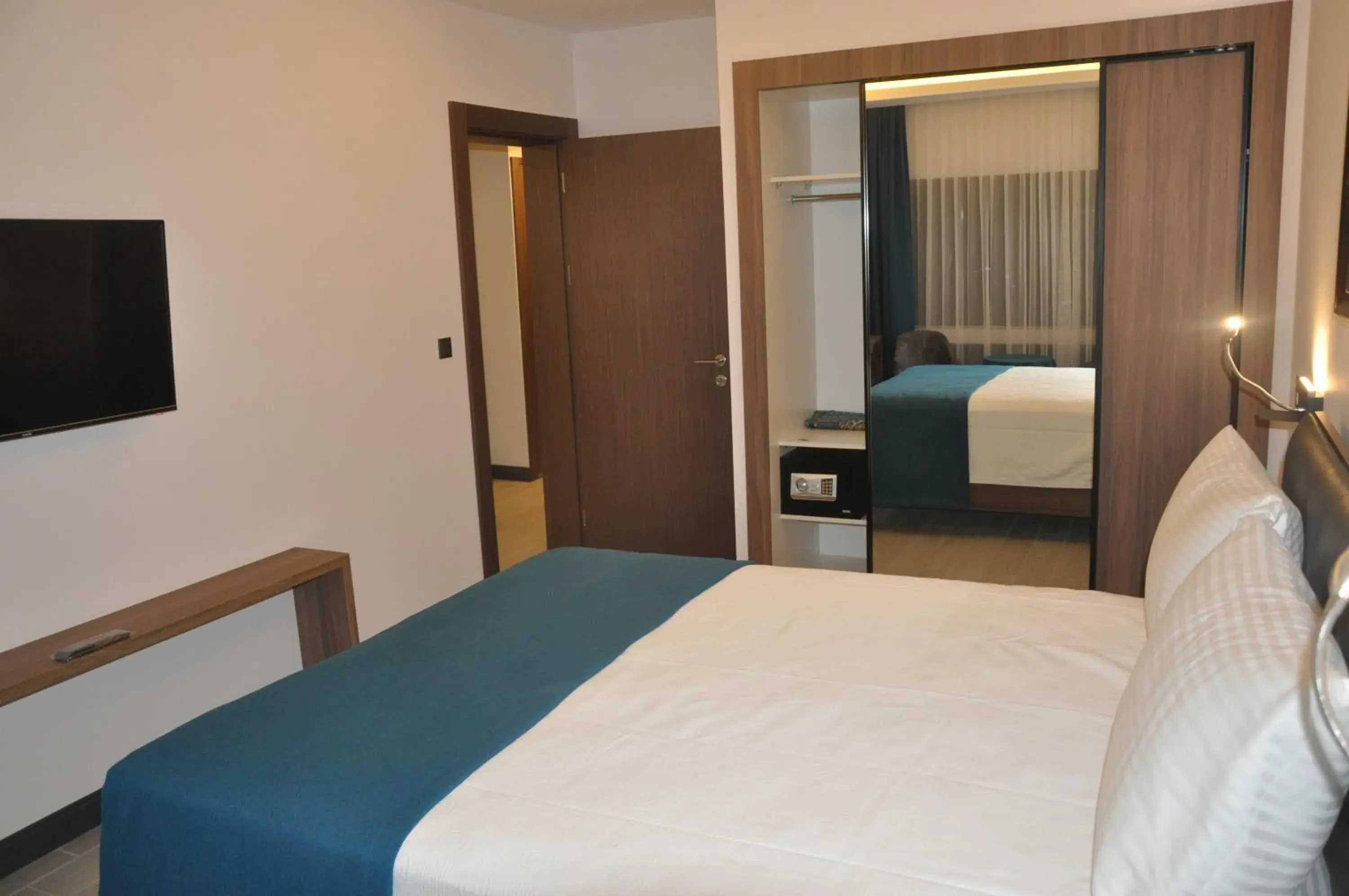 TV and multimedia, Bed in GOLAZ SUİT OTEL TV and multimedia, Bed in GOLAZ SUİT OTEL