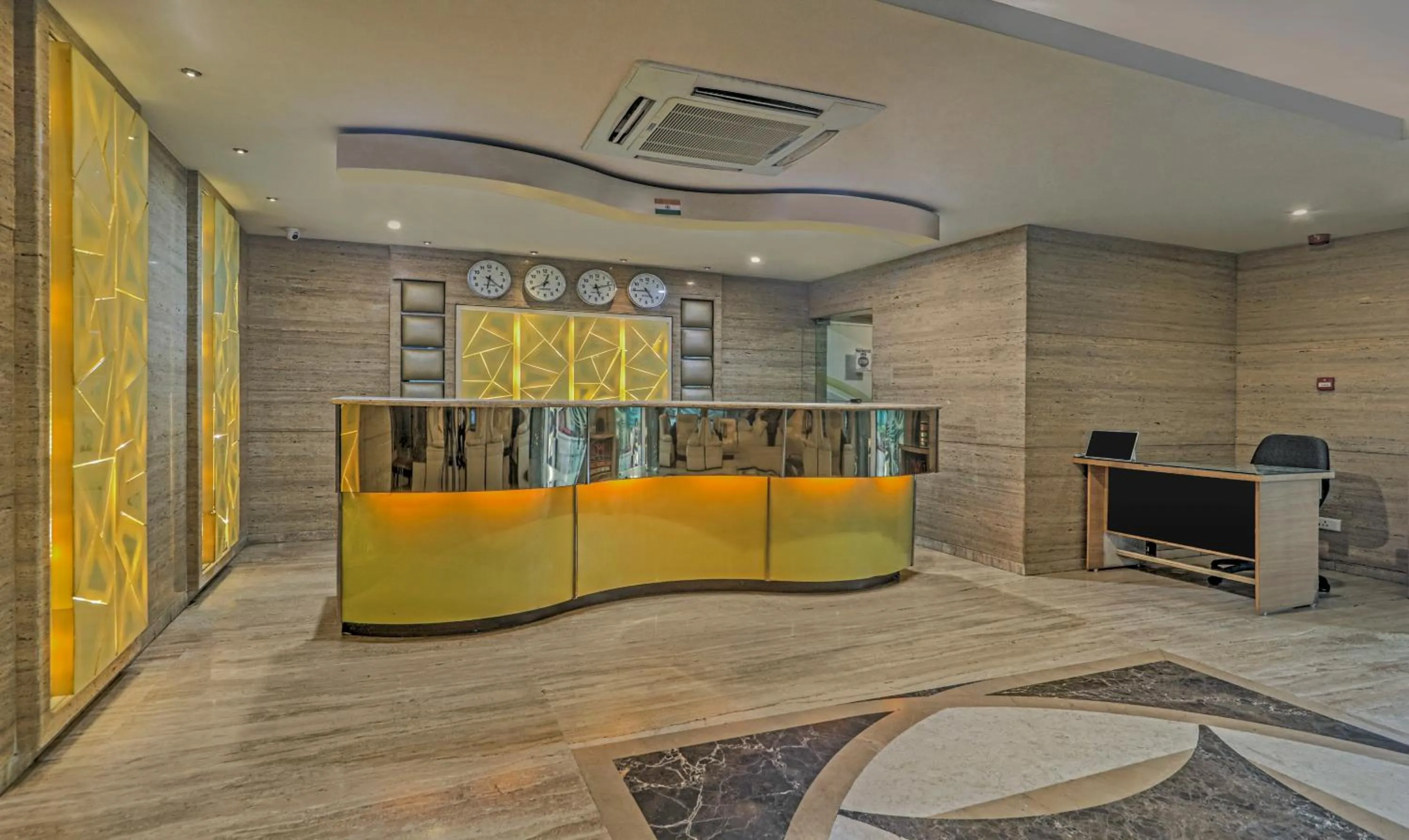 Lobby or reception in Treebo Premium Metropolis